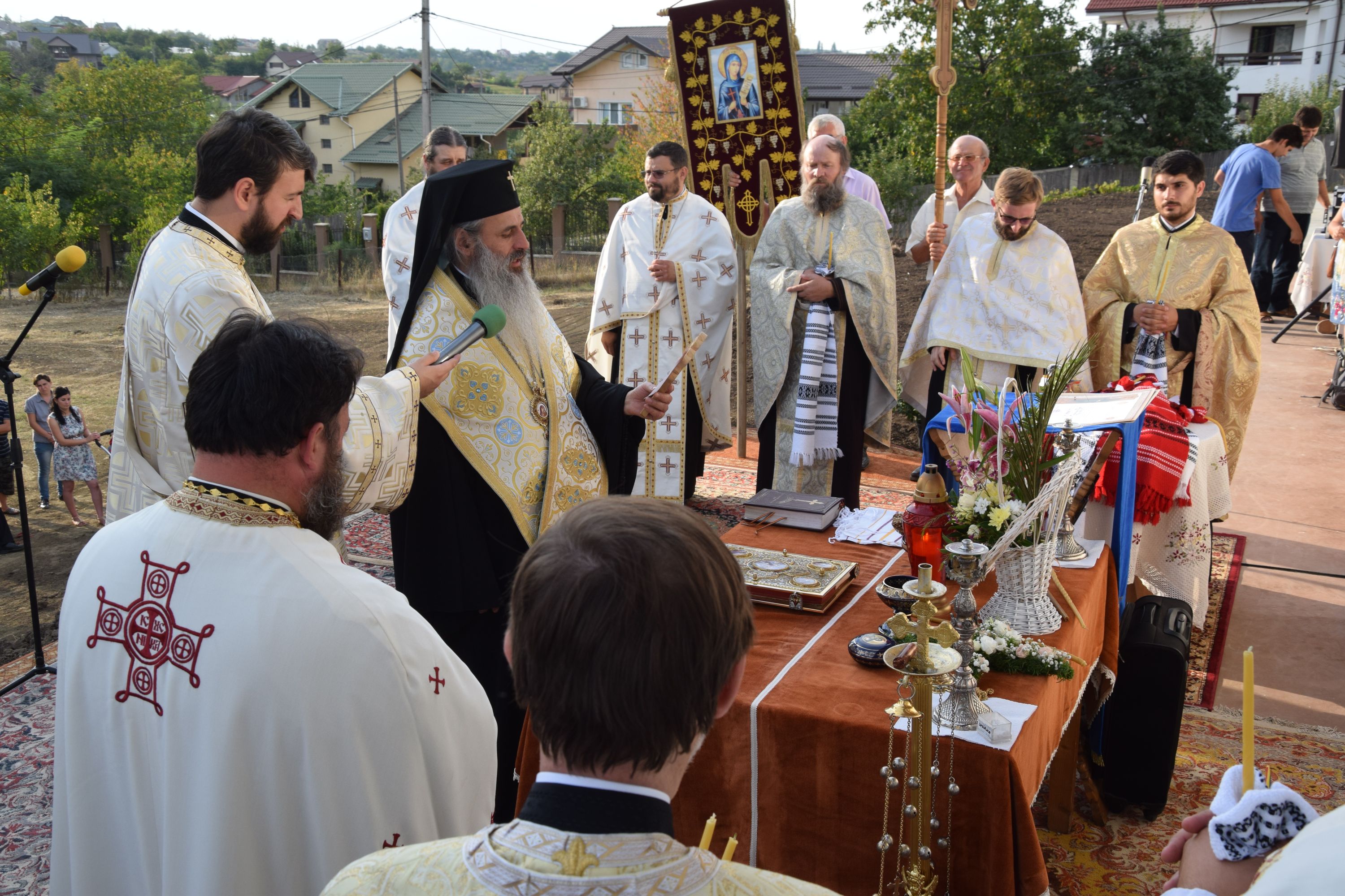 Casa de prăznuire „Prodromiţa“, sfințită de IPS Mitropolit Teofan (Galerie foto) Casa de prăznuire „Prodromiţa“, sfințită de IPS Mitropolit Teofan (Galerie foto)