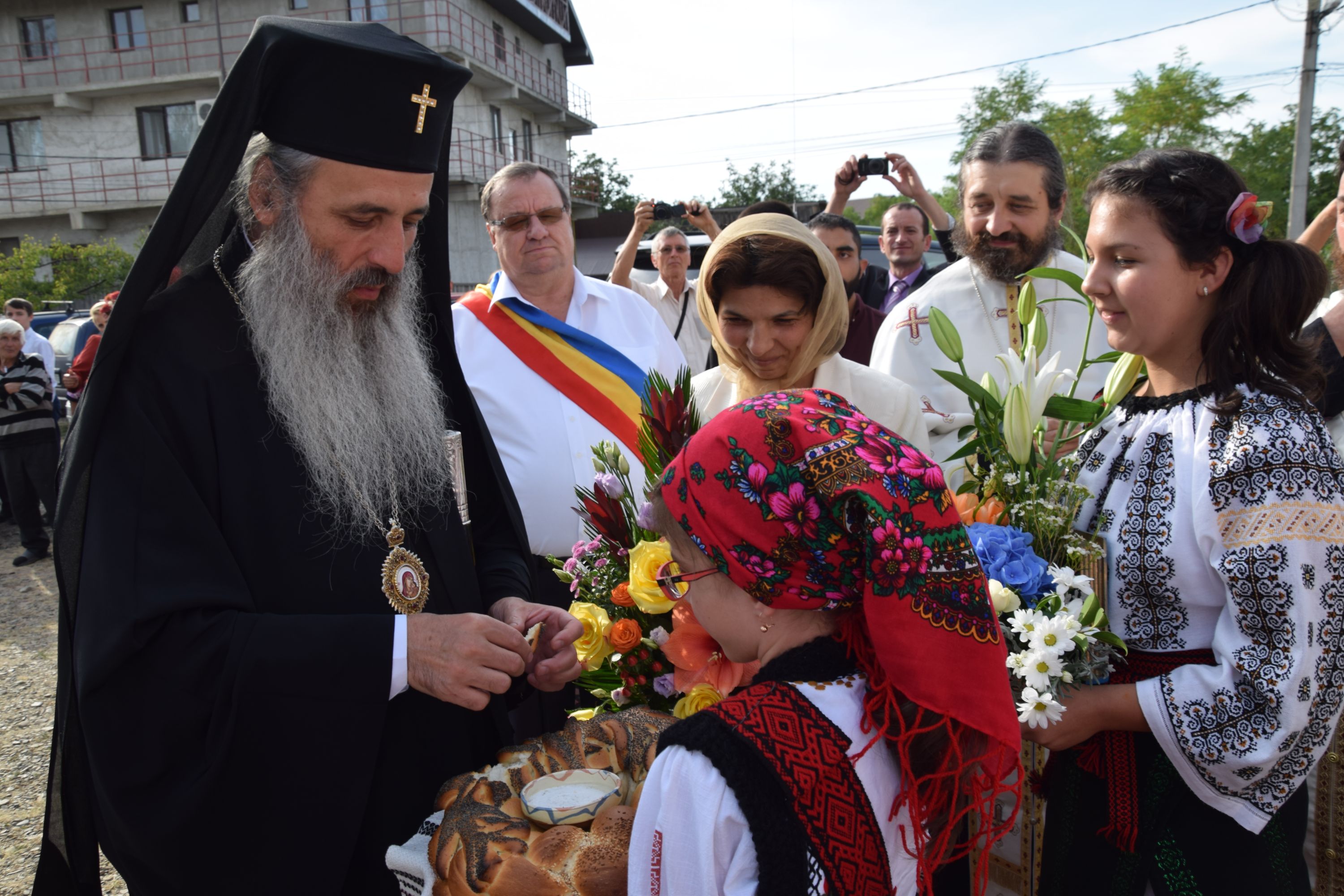 Casa de prăznuire „Prodromiţa“, sfințită de IPS Mitropolit Teofan (Galerie foto) Casa de prăznuire „Prodromiţa“, sfințită de IPS Mitropolit Teofan (Galerie foto)
