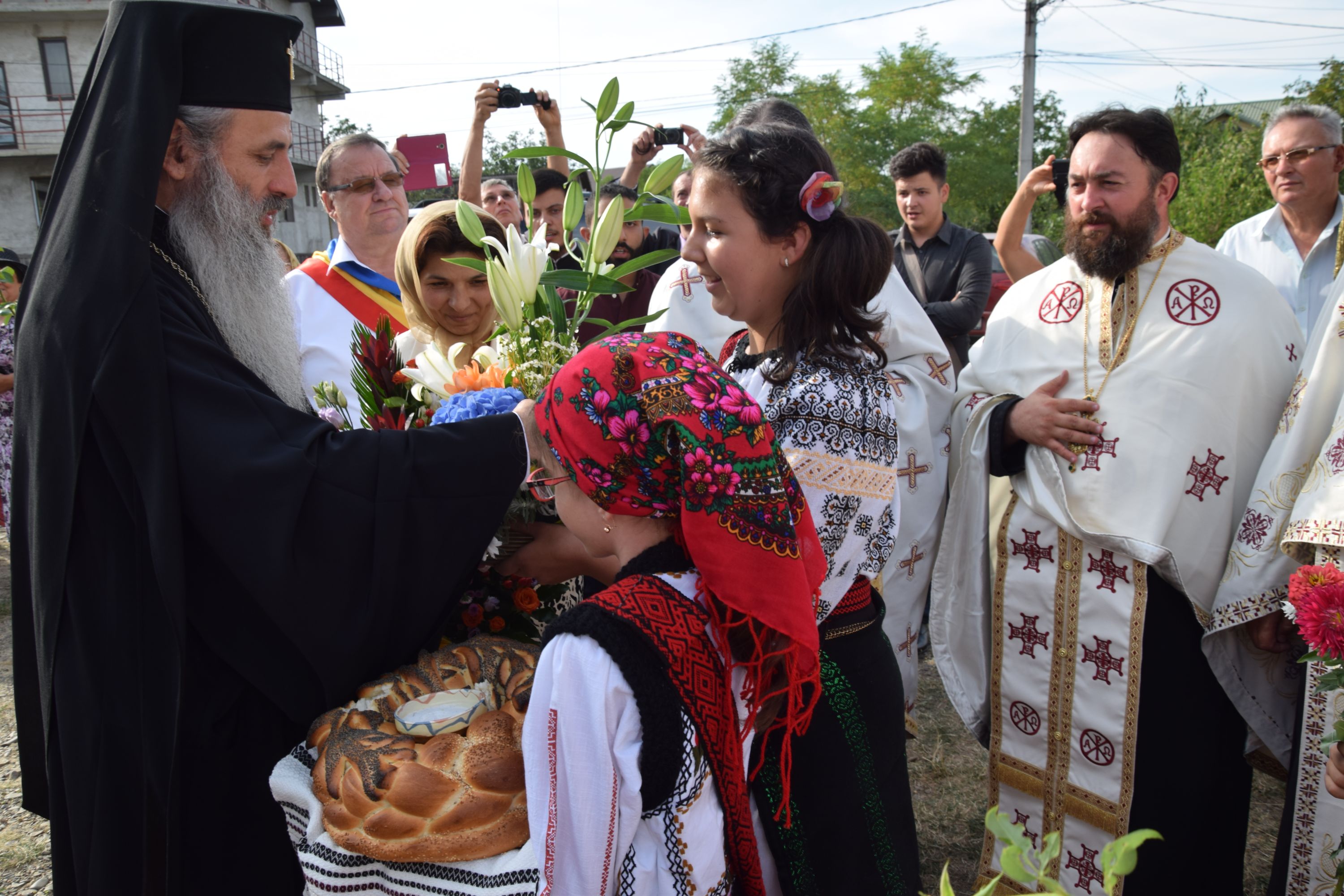 Casa de prăznuire „Prodromiţa“, sfințită de IPS Mitropolit Teofan (Galerie foto) Casa de prăznuire „Prodromiţa“, sfințită de IPS Mitropolit Teofan (Galerie foto)