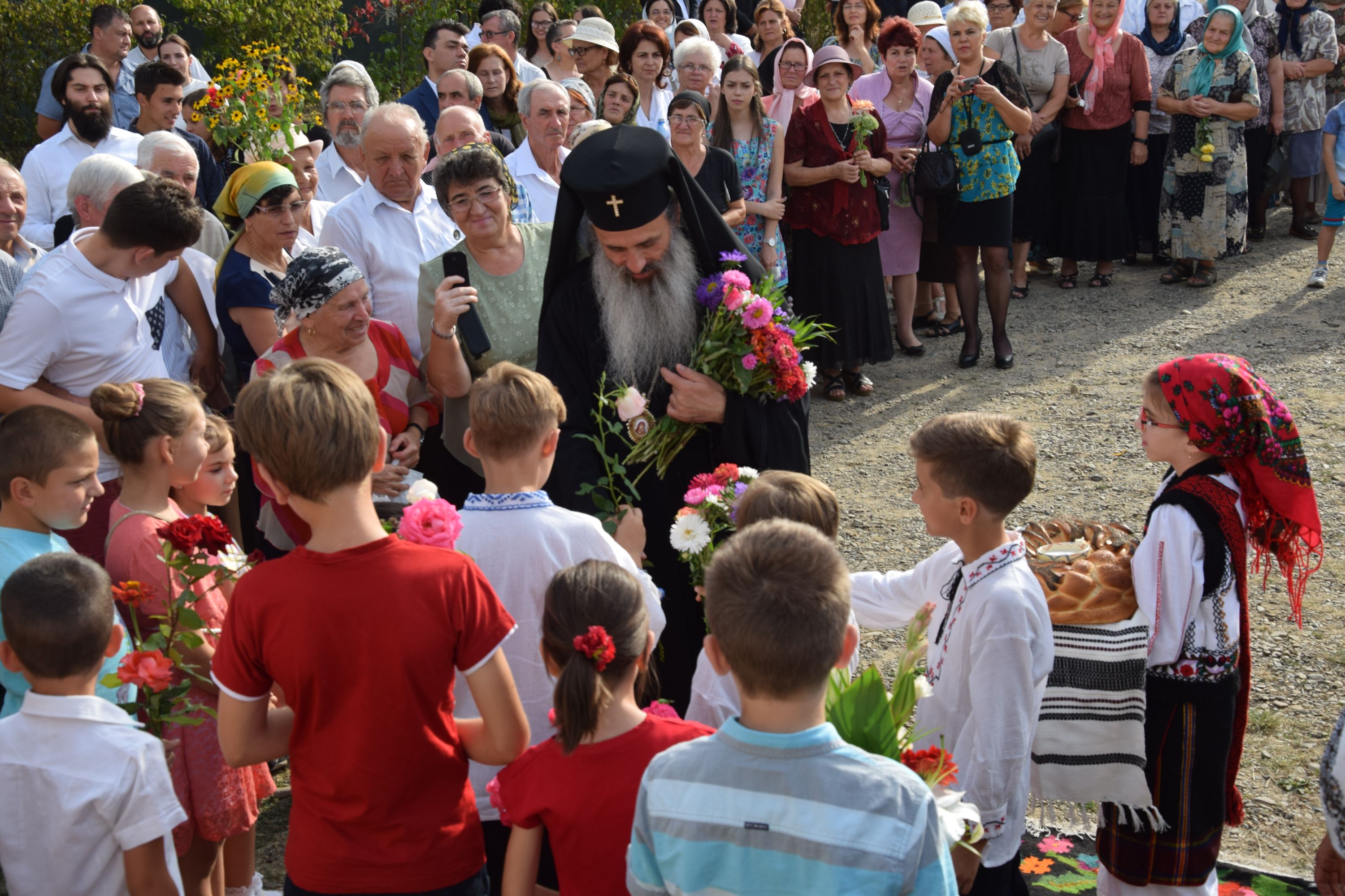 Casa de prăznuire „Prodromiţa“, sfințită de IPS Mitropolit Teofan (Galerie foto) Casa de prăznuire „Prodromiţa“, sfințită de IPS Mitropolit Teofan (Galerie foto)