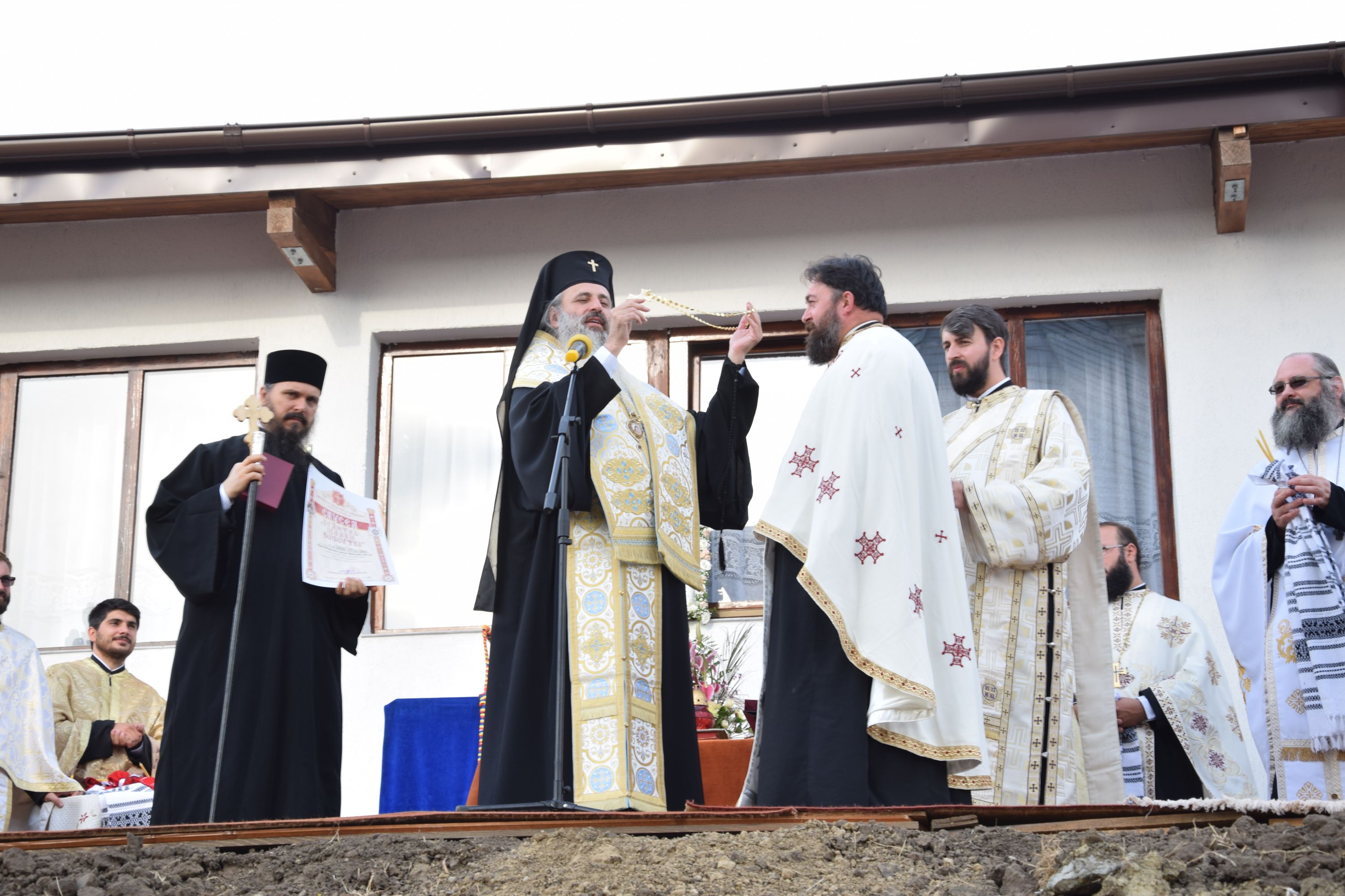 Casa de prăznuire „Prodromiţa“, sfințită de IPS Mitropolit Teofan (Galerie foto) Casa de prăznuire „Prodromiţa“, sfințită de IPS Mitropolit Teofan (Galerie foto)