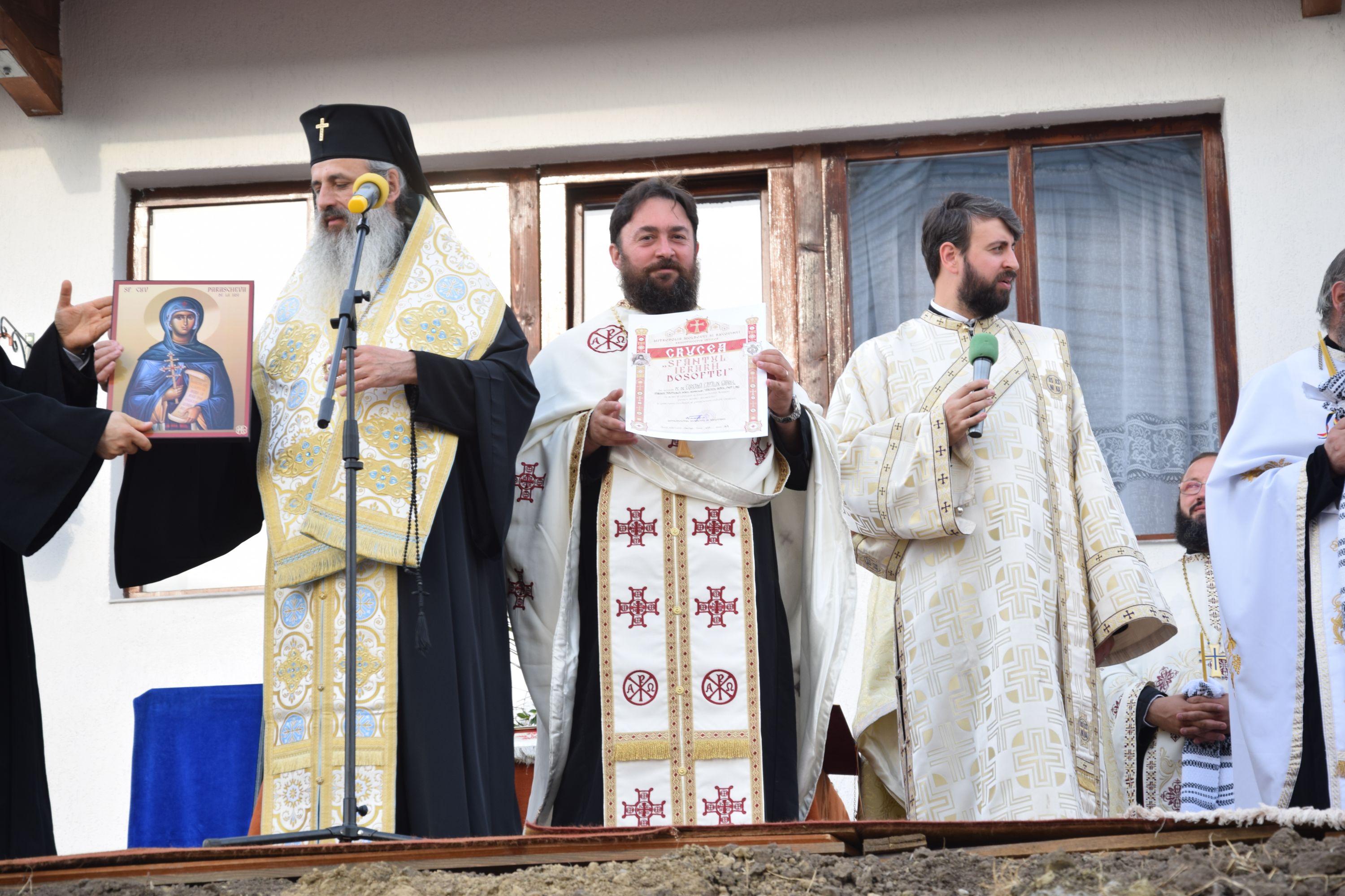 Casa de prăznuire „Prodromiţa“, sfințită de IPS Mitropolit Teofan (Galerie foto) Casa de prăznuire „Prodromiţa“, sfințită de IPS Mitropolit Teofan (Galerie foto)
