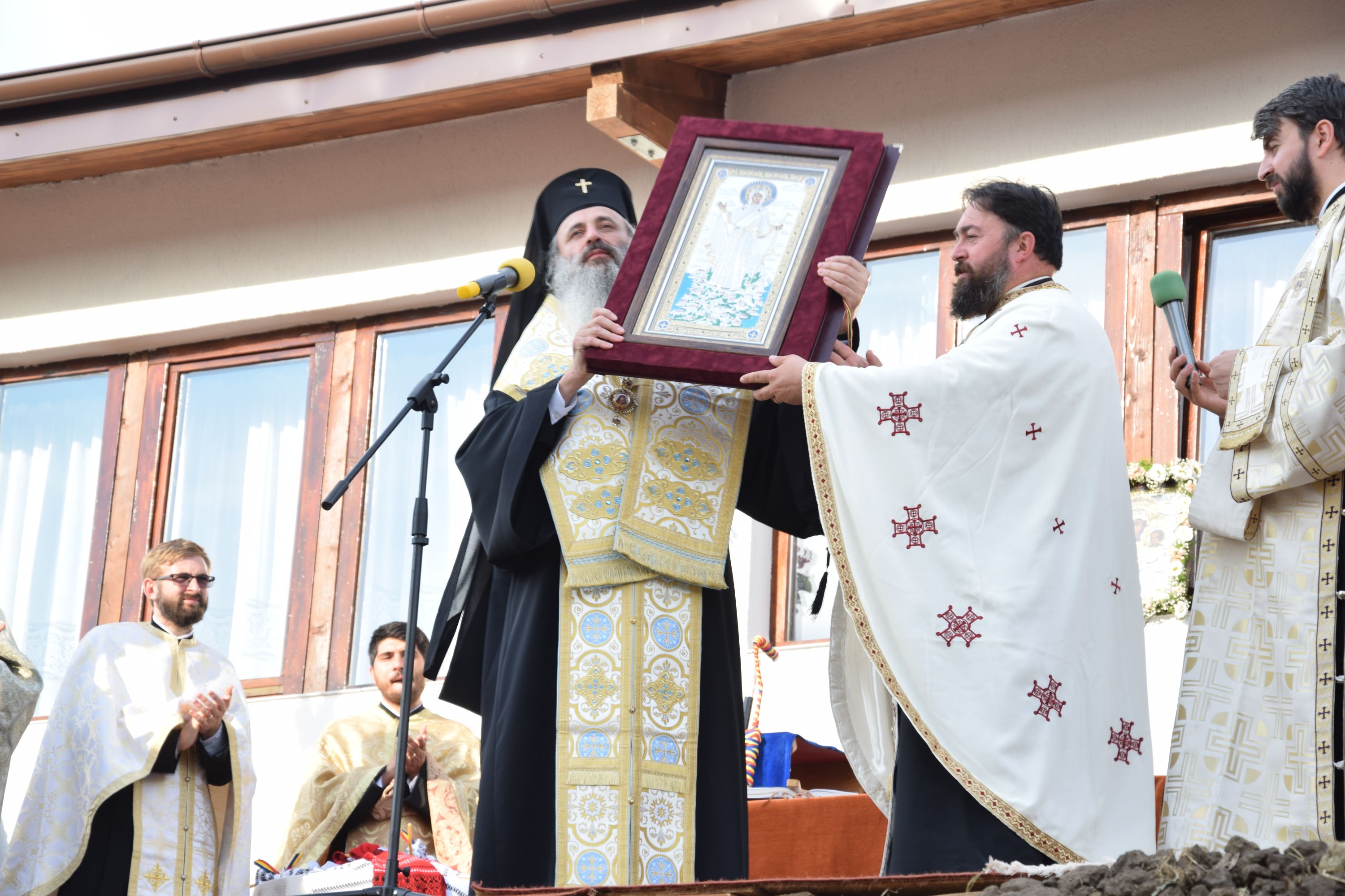 Casa de prăznuire „Prodromiţa“, sfințită de IPS Mitropolit Teofan (Galerie foto) Casa de prăznuire „Prodromiţa“, sfințită de IPS Mitropolit Teofan (Galerie foto)