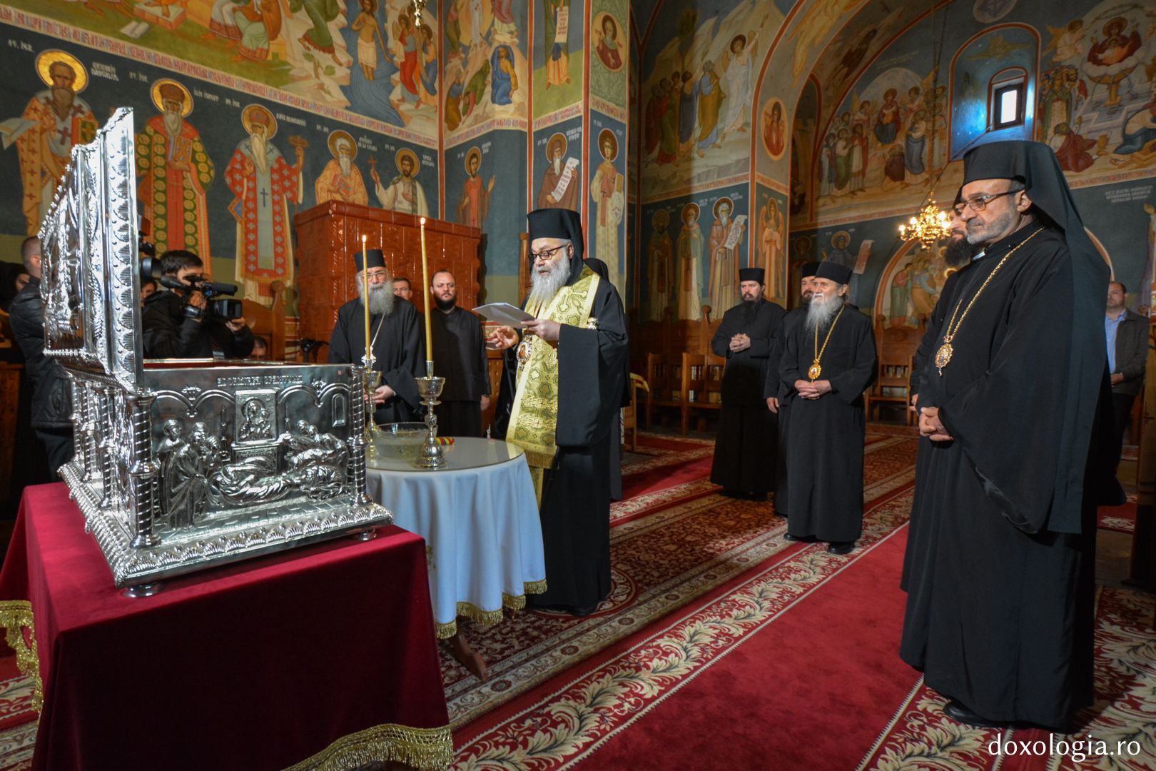 În cadrul vizitei la Mănăstirea Putna, Patriarhul Antiohiei a sfințit racla Sfântului Ierarh Iacob Putneanul