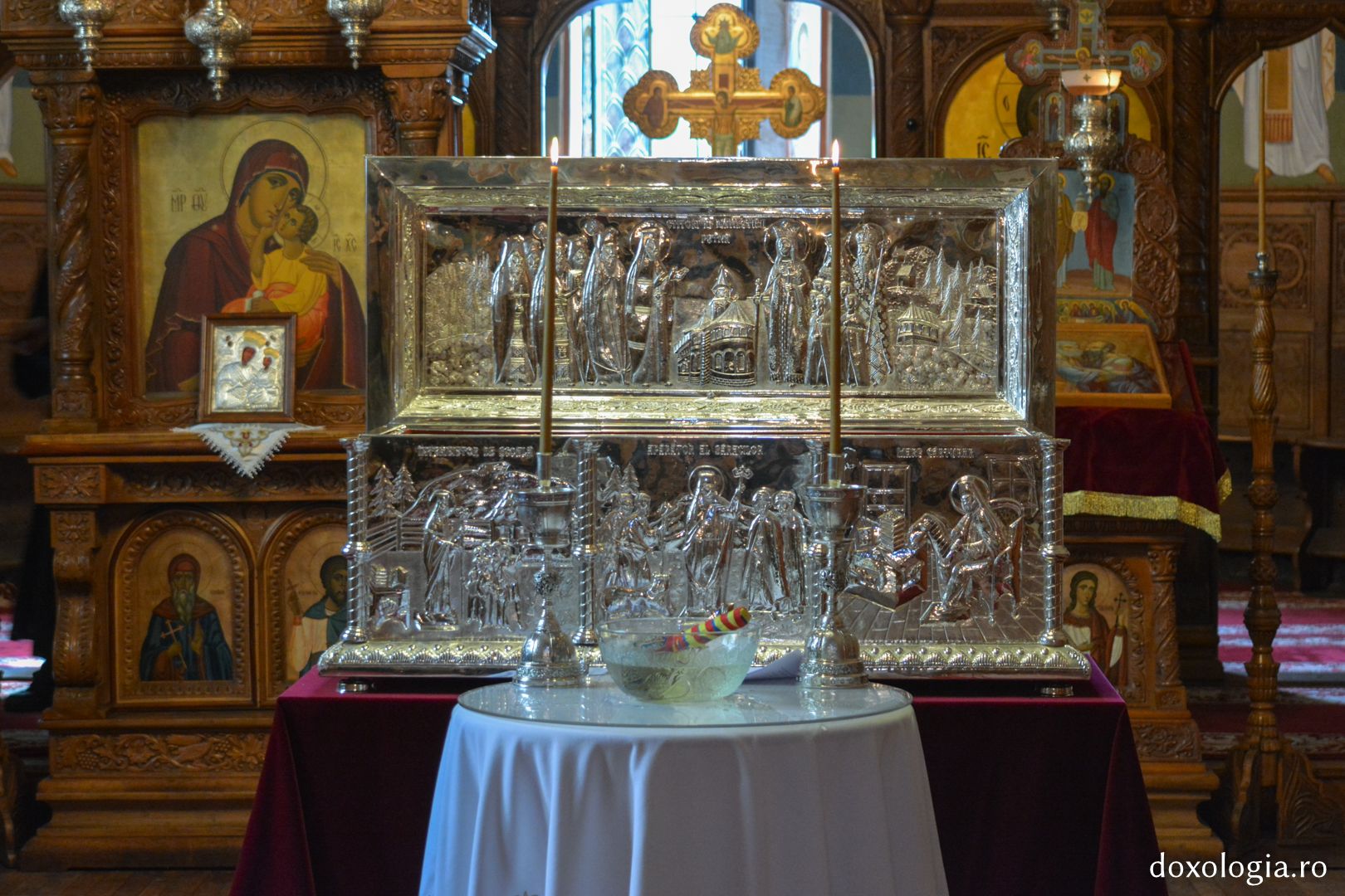 În cadrul vizitei la Mănăstirea Putna, Patriarhul Antiohiei a sfințit racla Sfântului Ierarh Iacob Putneanul