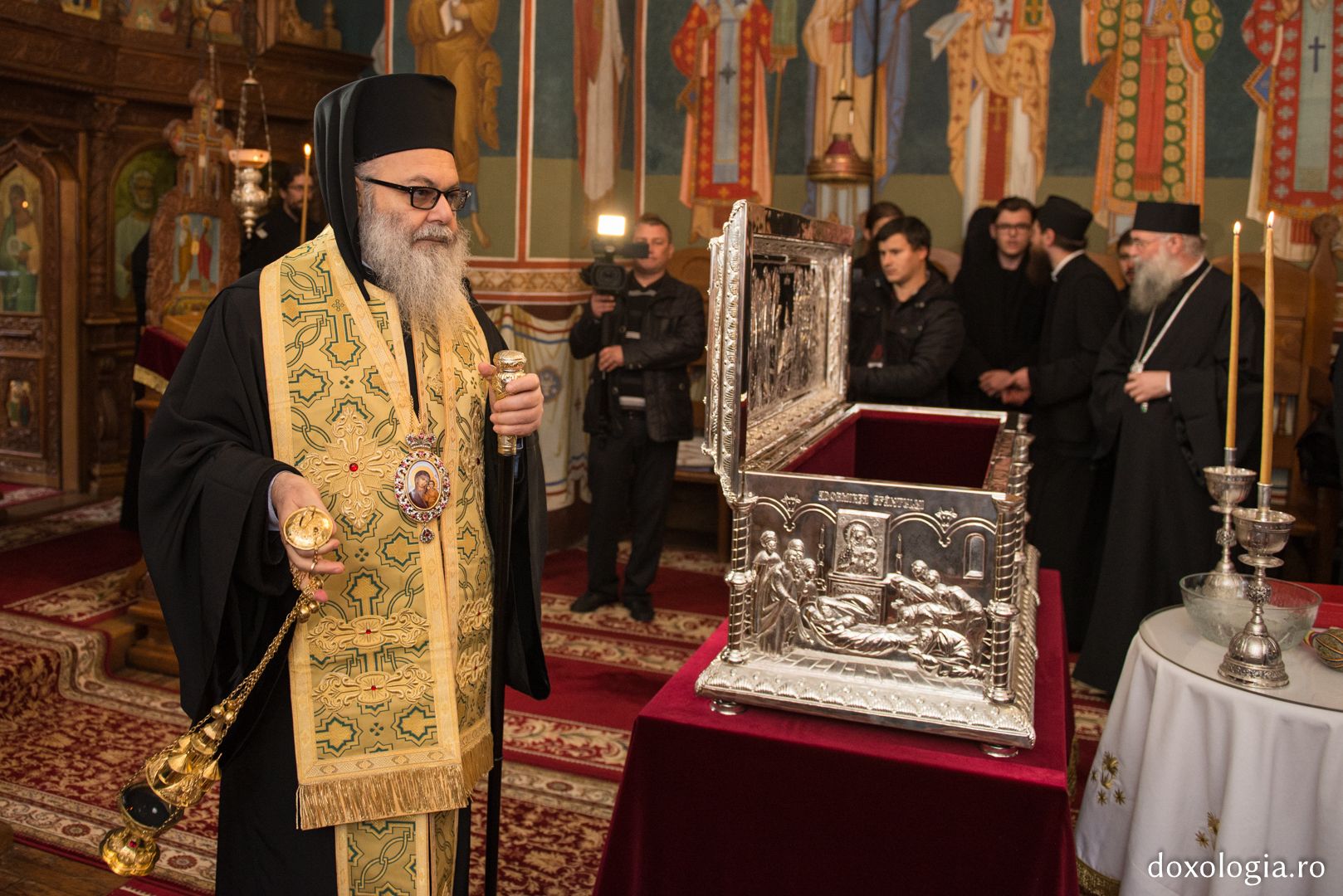 În cadrul vizitei la Mănăstirea Putna, Patriarhul Antiohiei a sfințit racla Sfântului Ierarh Iacob Putneanul