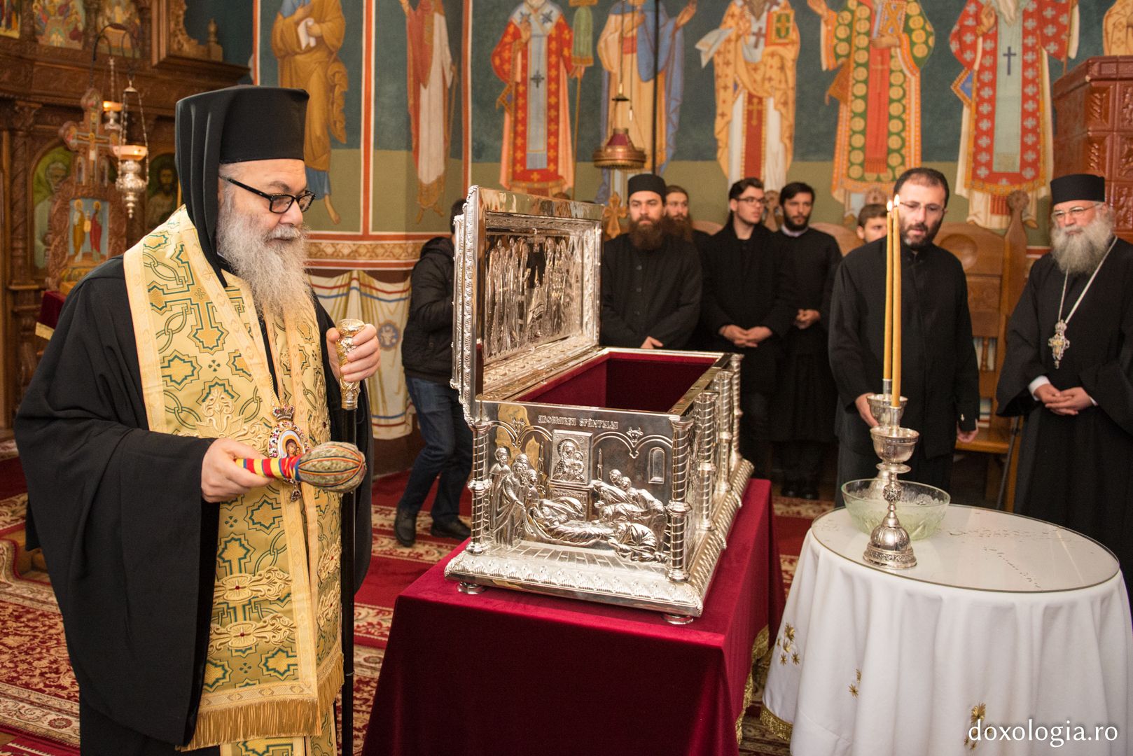 În cadrul vizitei la Mănăstirea Putna, Patriarhul Antiohiei a sfințit racla Sfântului Ierarh Iacob Putneanul