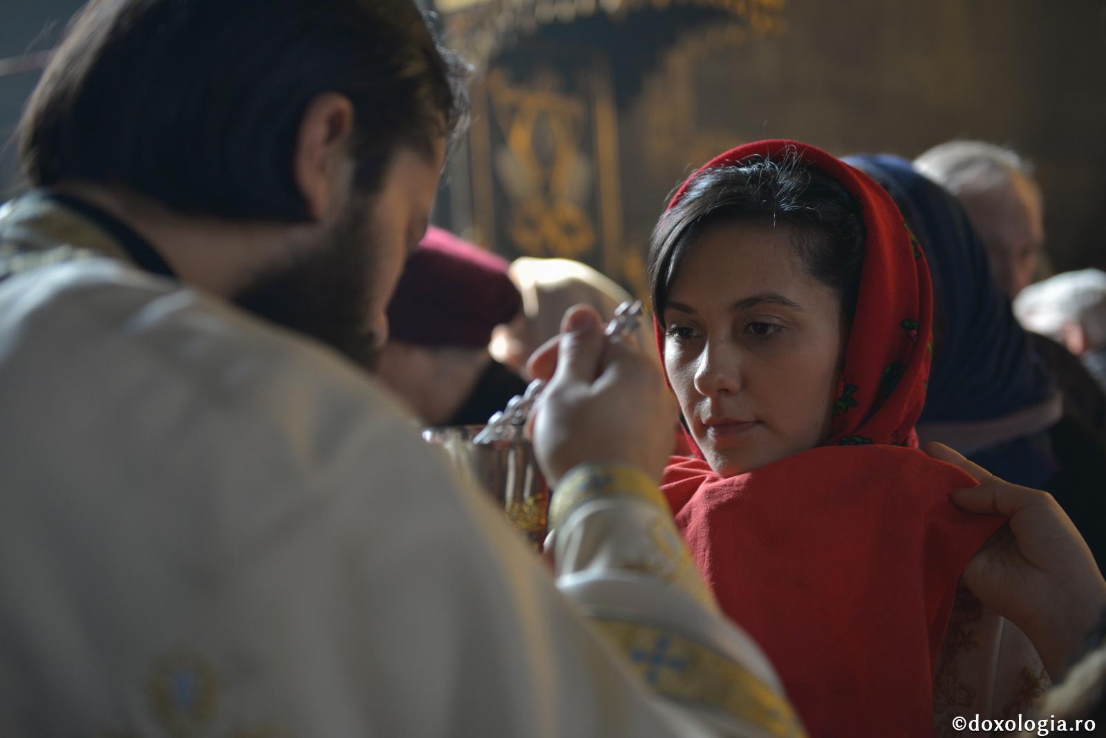 preot împărtășind