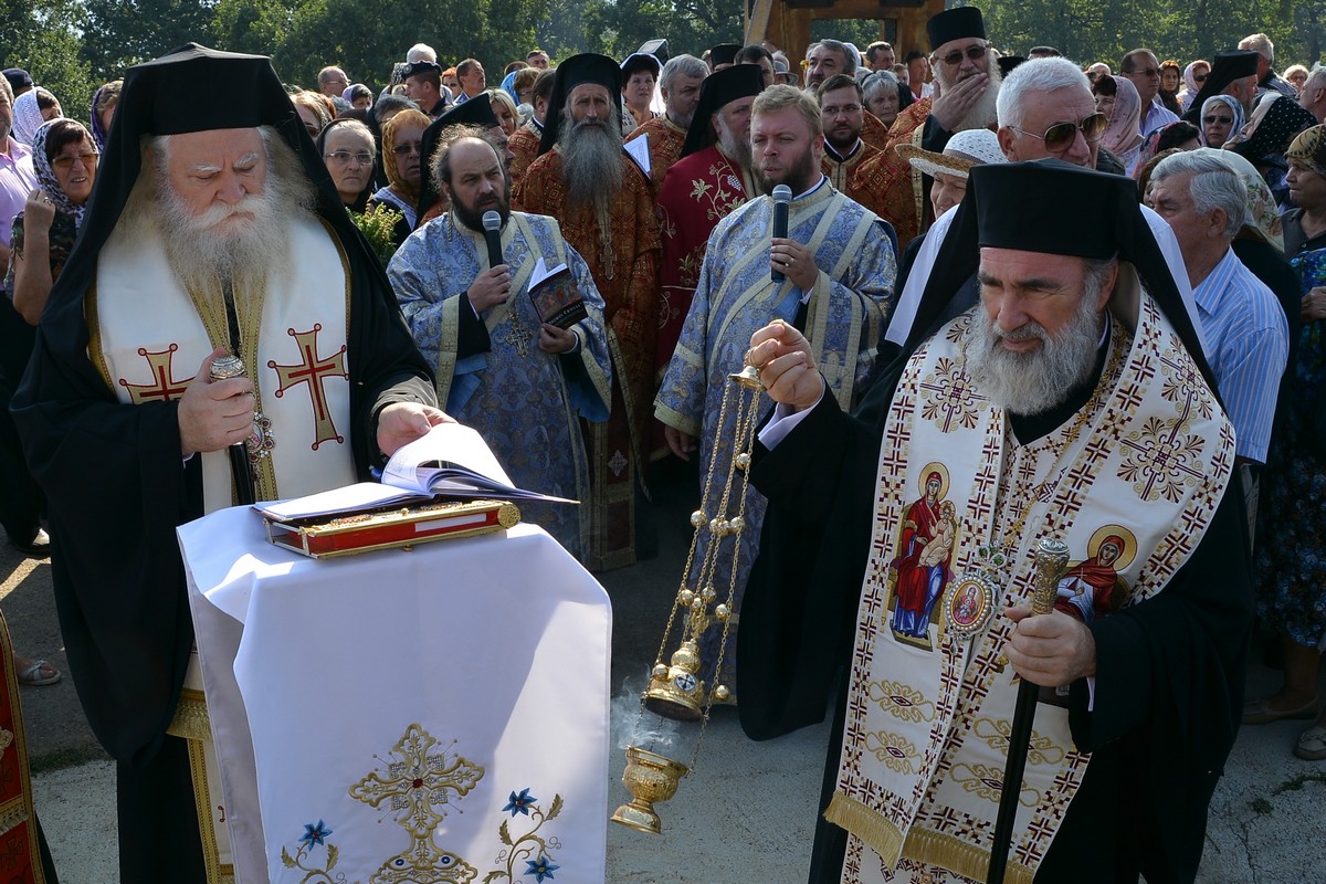 Foto: Constantin Ciofu Rugăciune şi jertfă pe „Drumul Crucii“, la Hadâmbu