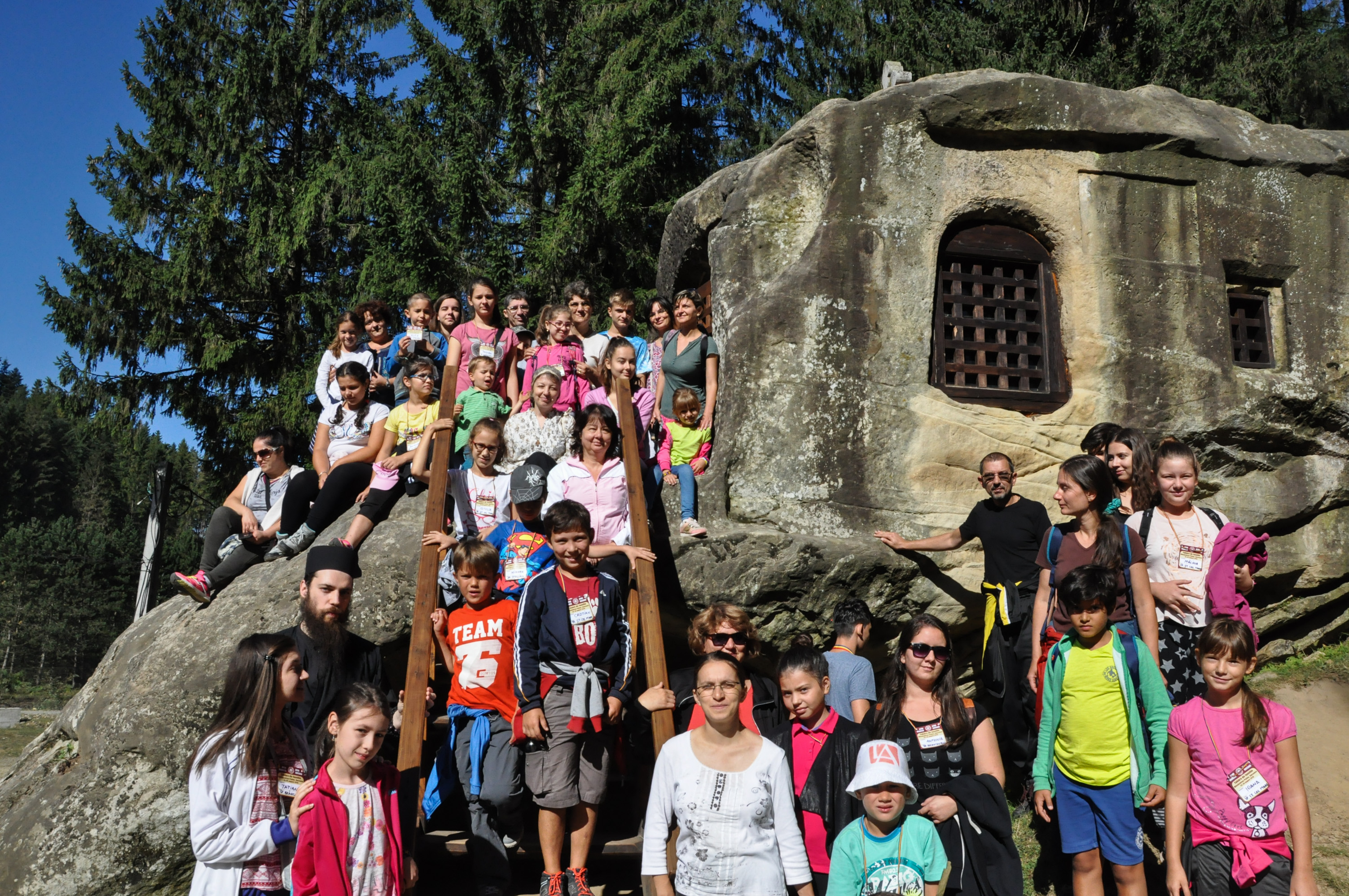 Foto: Mănăstirea Putna Tabăra APOR Vrancea și APOR Suceava, la Mănăstirea Putna