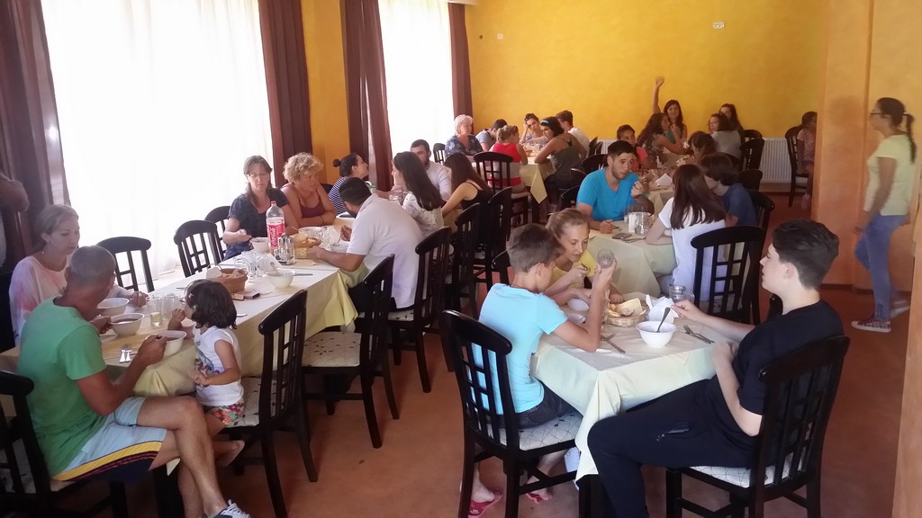 Tabără de vară pentru tineri, la Costineşti Tabără de vară pentru tineri, la Costineşti