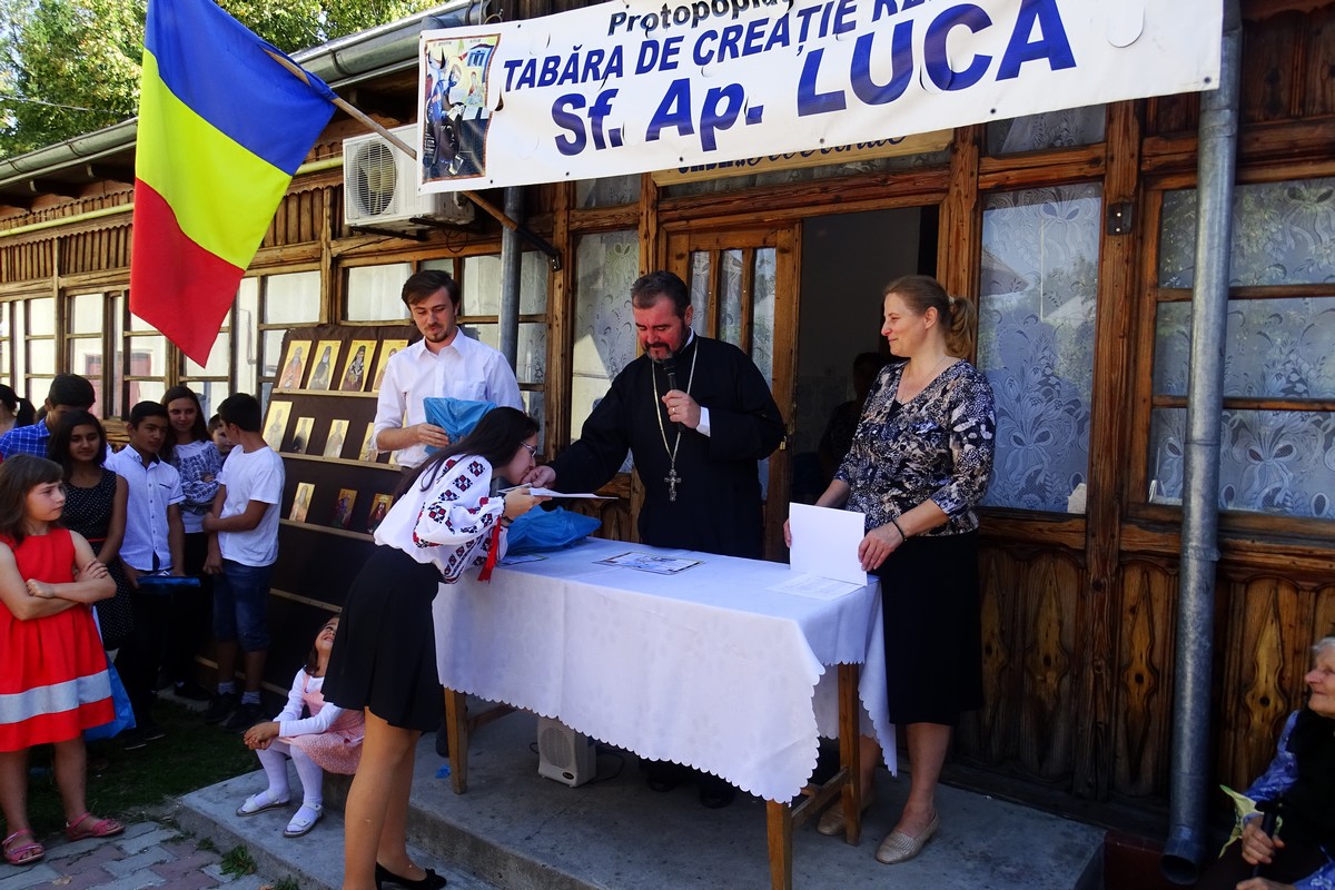 Premierea copiilor participanţi la Tabăra „Sfântul Apostol Luca“
