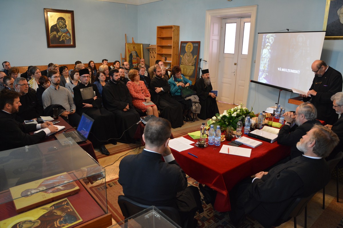 Părintele Cristian Dăscălescu şi Valentin Ţoc, doctori ai Facultăţii de Teologie Ortodoxă „Dumitru Stăniloae“ din Iaşi