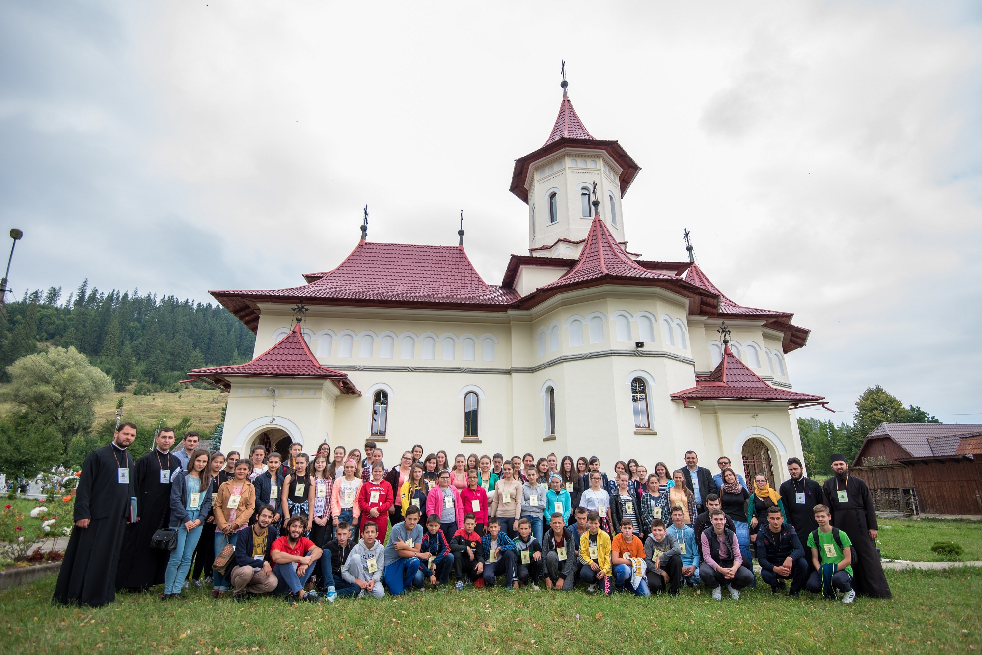 Întâlnire educativă a tinerilor suceveni la Putna Întâlnire educativă a tinerilor suceveni la Putna