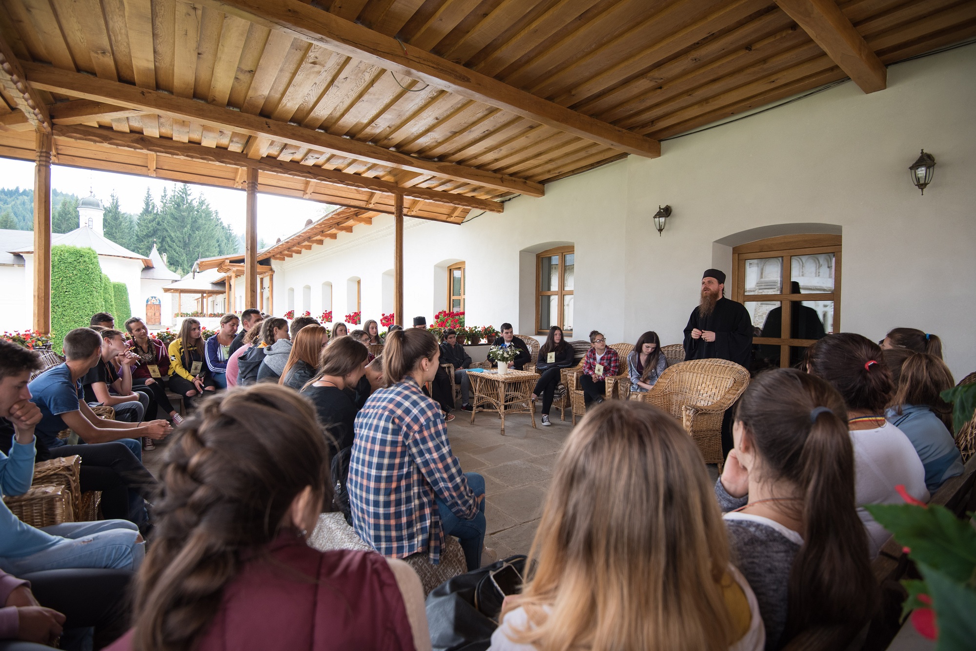 Întâlnire educativă a tinerilor suceveni la Putna