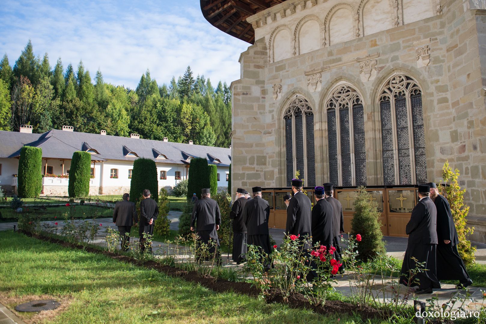 În cadrul vizitei la Mănăstirea Putna, Patriarhul Antiohiei a sfințit racla Sfântului Ierarh Iacob Putneanul