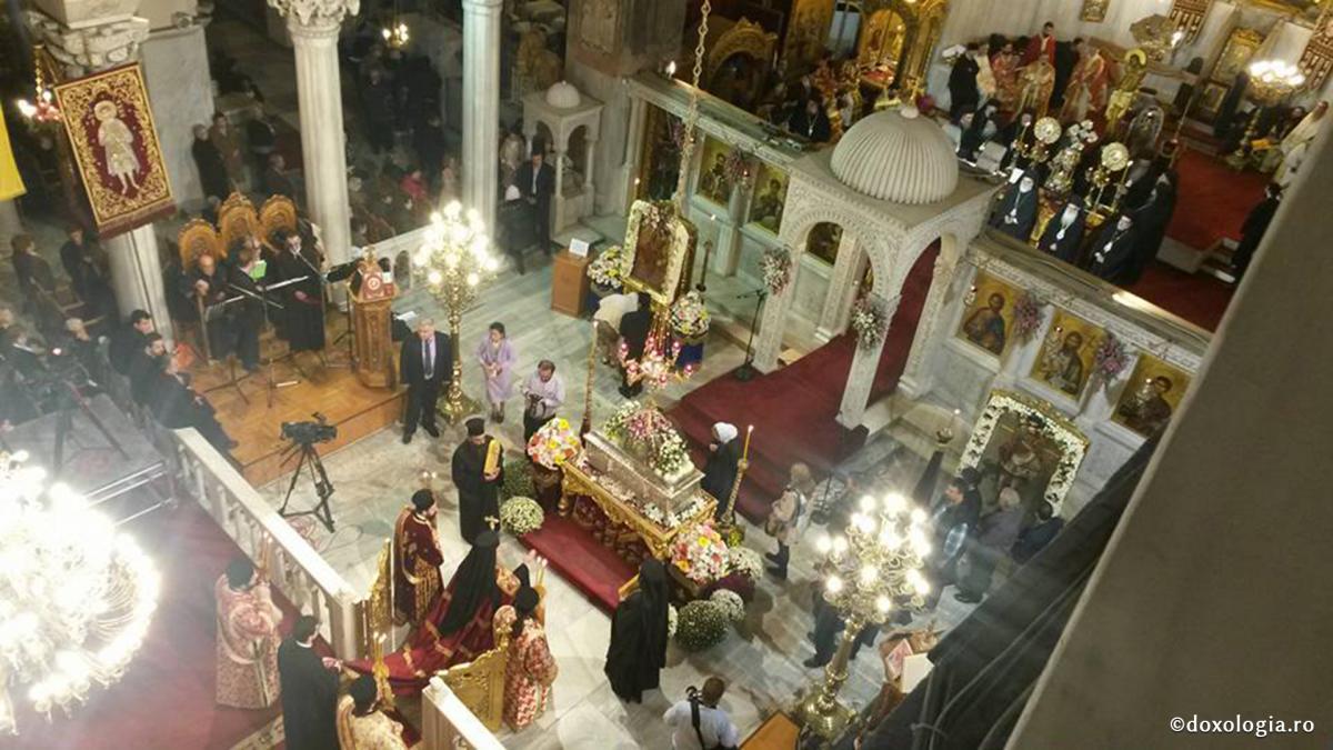 Minunea Sfântului Dimitrie ‒ racla cu sfintele sale moaște, scăldată în mir / Foto: Magda Buftea racla cu sfintele moaște ale Sfântului Dimitrie