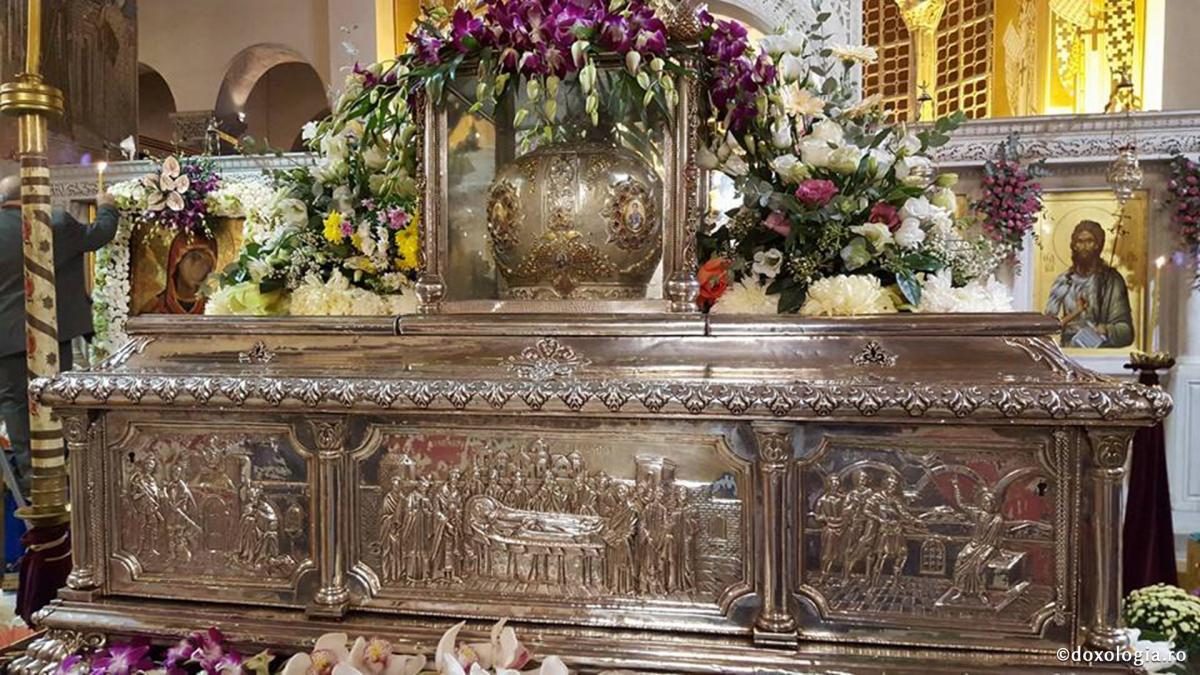 Minunea Sfântului Dimitrie ‒ racla cu sfintele sale moaște, scăldată în mir / Foto: Magda Buftea racla cu sfintele moaște ale Sfântului Dimitrie