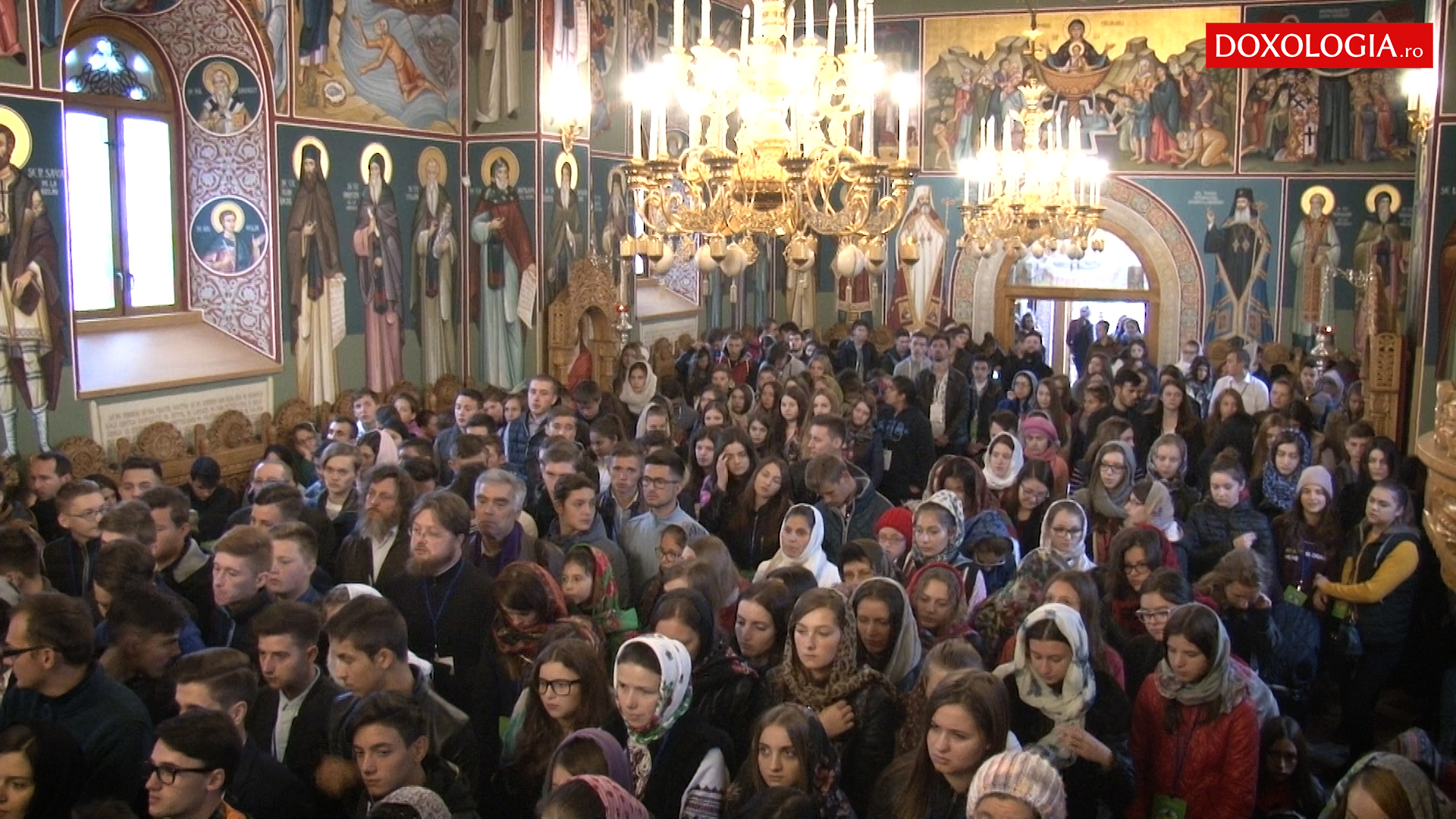 600 de tineri botoșăneni, la Mănăstirea Zosin