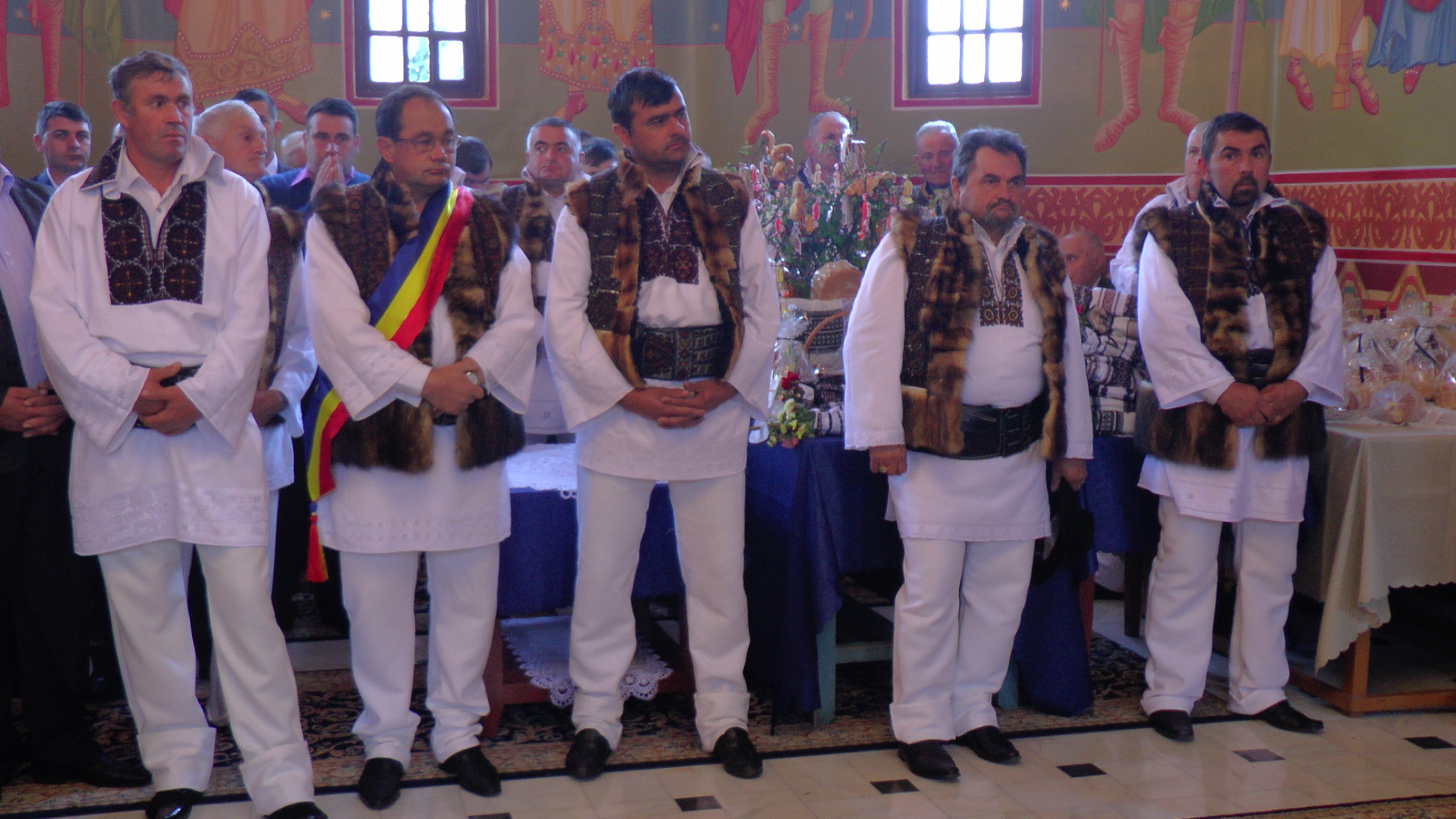 Liturghii arhiereşti la Mănăstirea Groşi şi Parohia Botuş