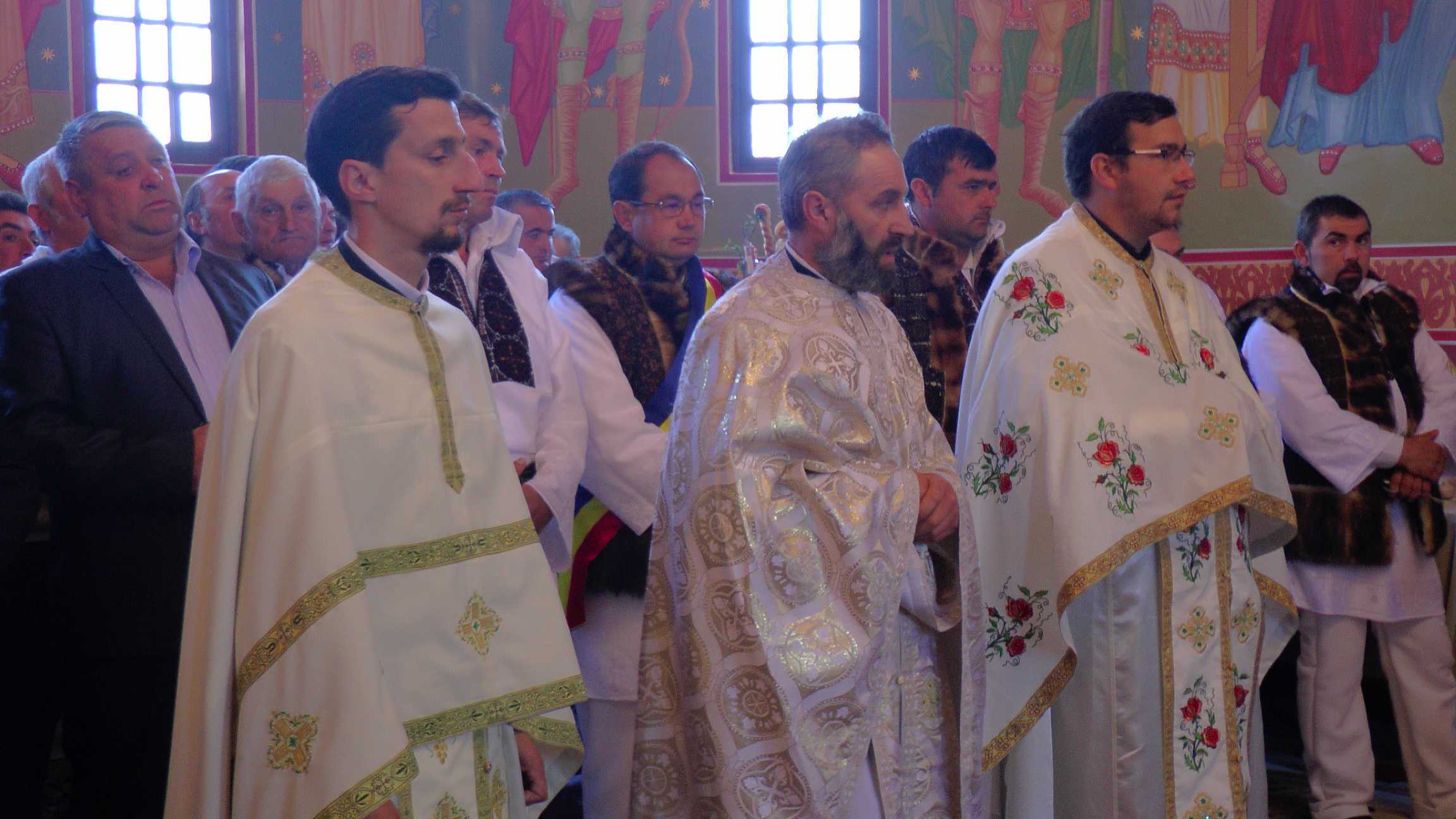 Liturghii arhiereşti la Mănăstirea Groşi şi Parohia Botuş