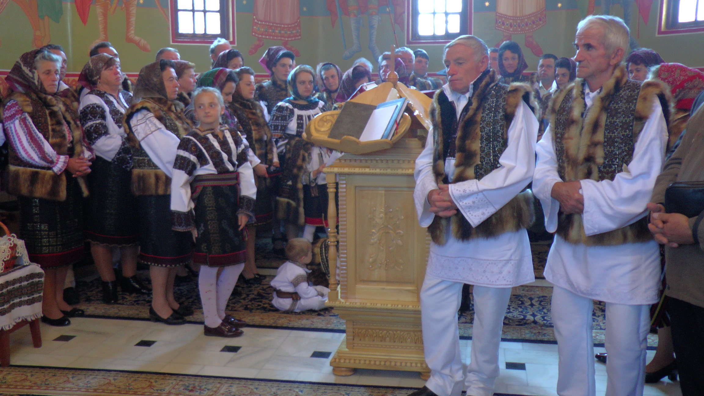 Liturghii arhiereşti la Mănăstirea Groşi şi Parohia Botuş