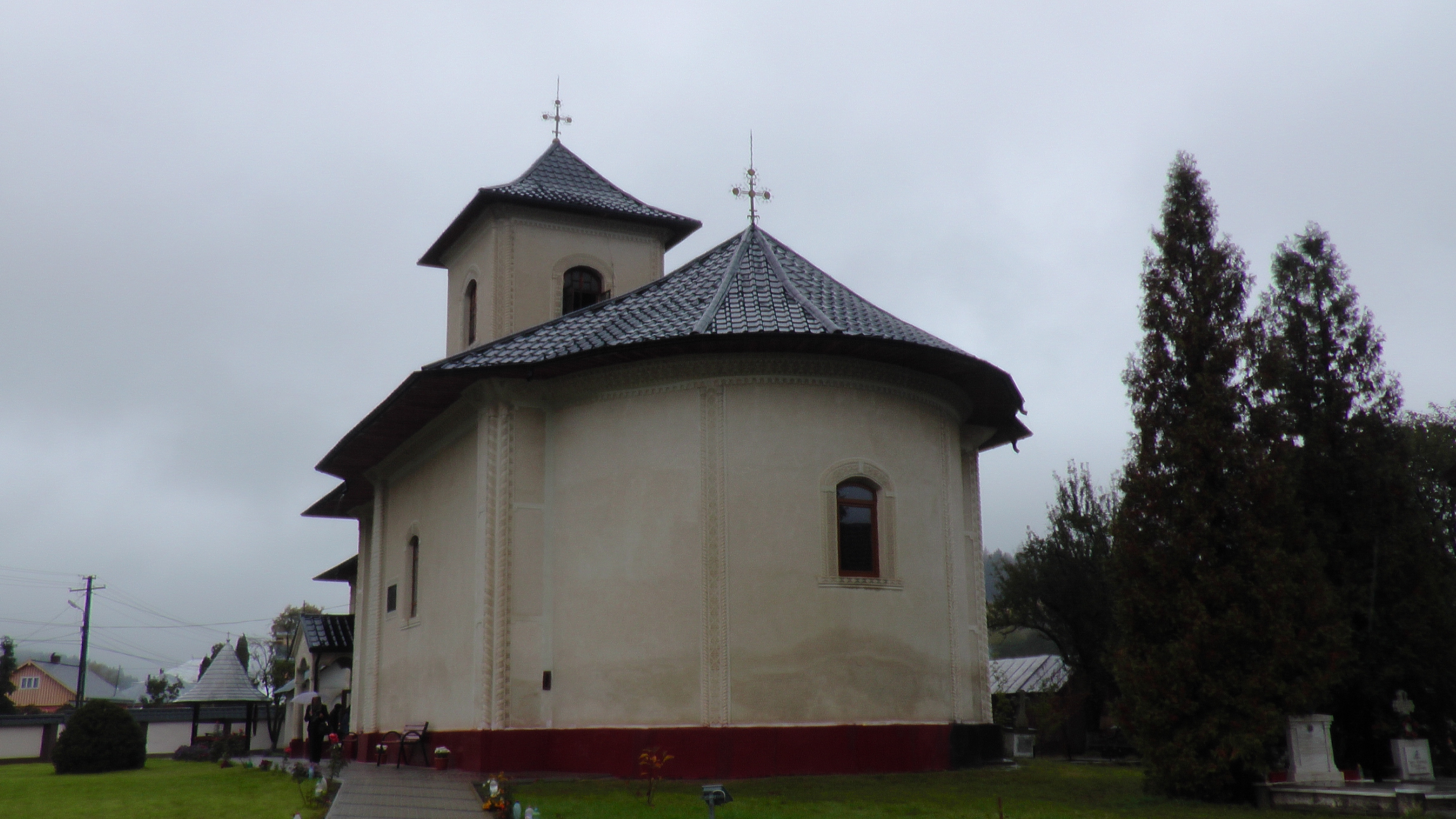 Sfântă Liturghie arhierească și sfințire de praznicar în Parohia Valea-Moldovei