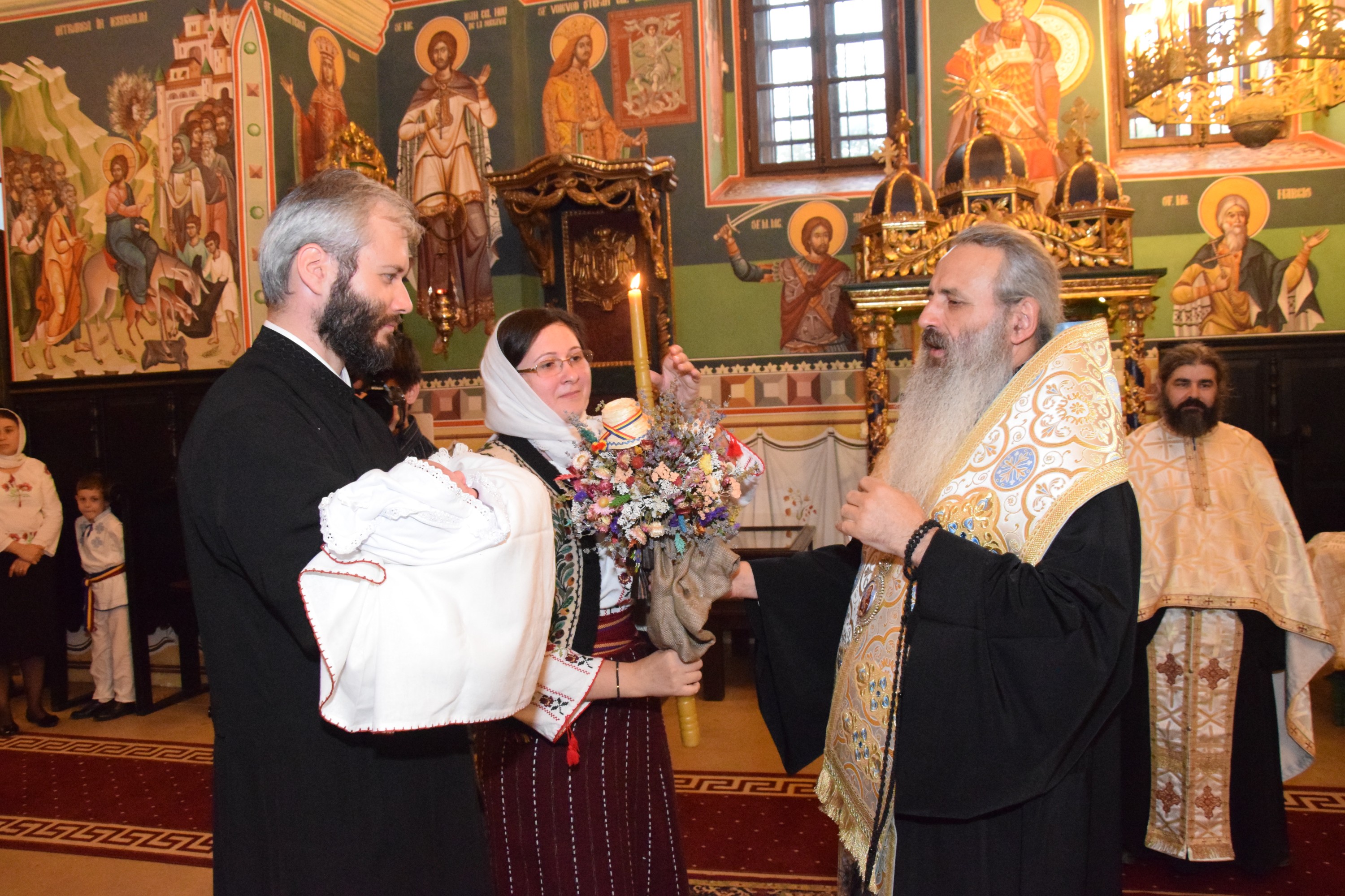 Slujba de încreștinare a pruncului Dimitrie Rusu, oficiată de IPS Mitropolit Teofan Slujba de încreștinare a pruncului Dimitrie Rusu, oficiată de IPS Mitropolit Teofan