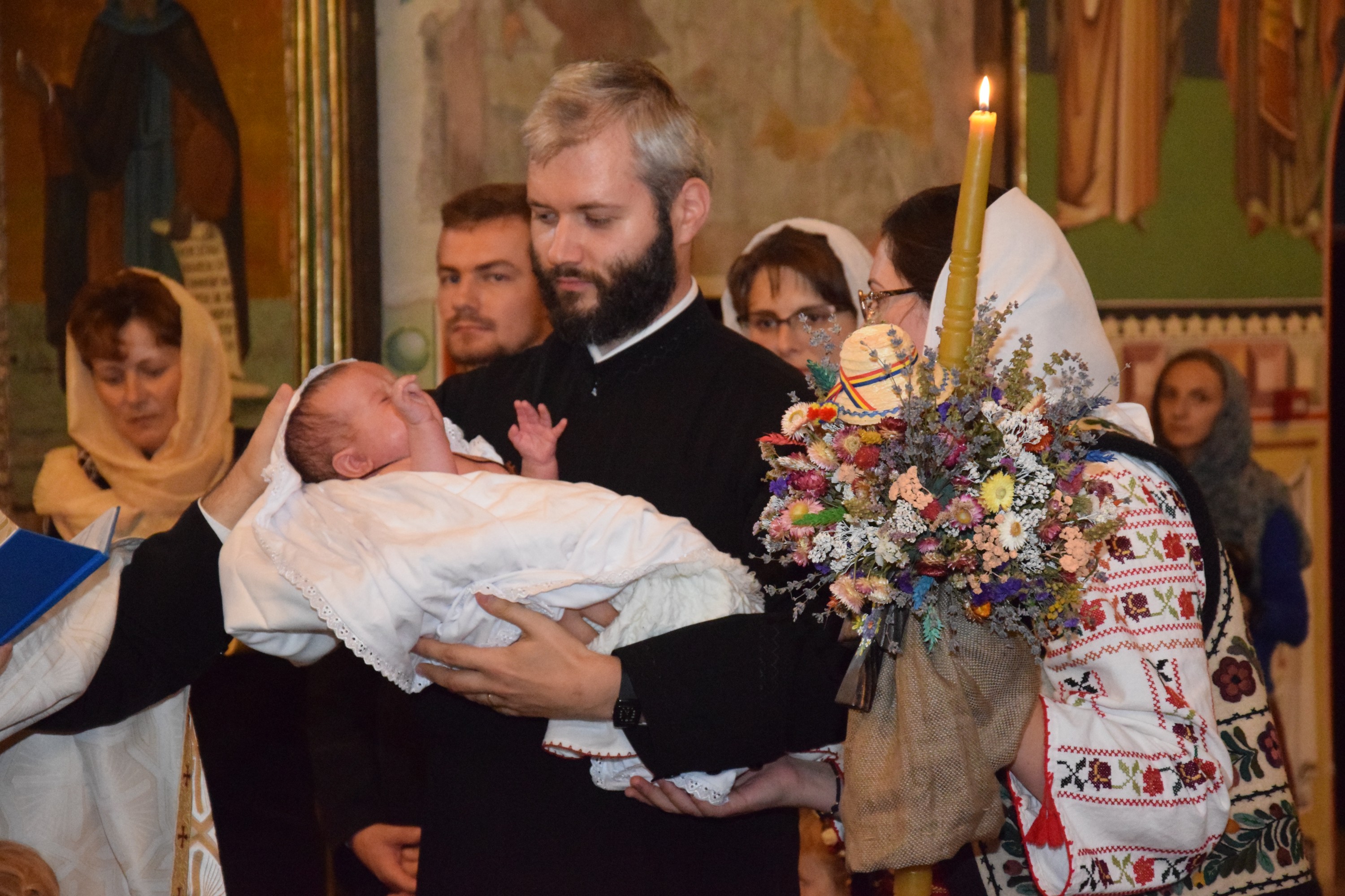 Slujba de încreștinare a pruncului Dimitrie Rusu, oficiată de IPS Mitropolit Teofan Slujba de încreștinare a pruncului Dimitrie Rusu, oficiată de IPS Mitropolit Teofan