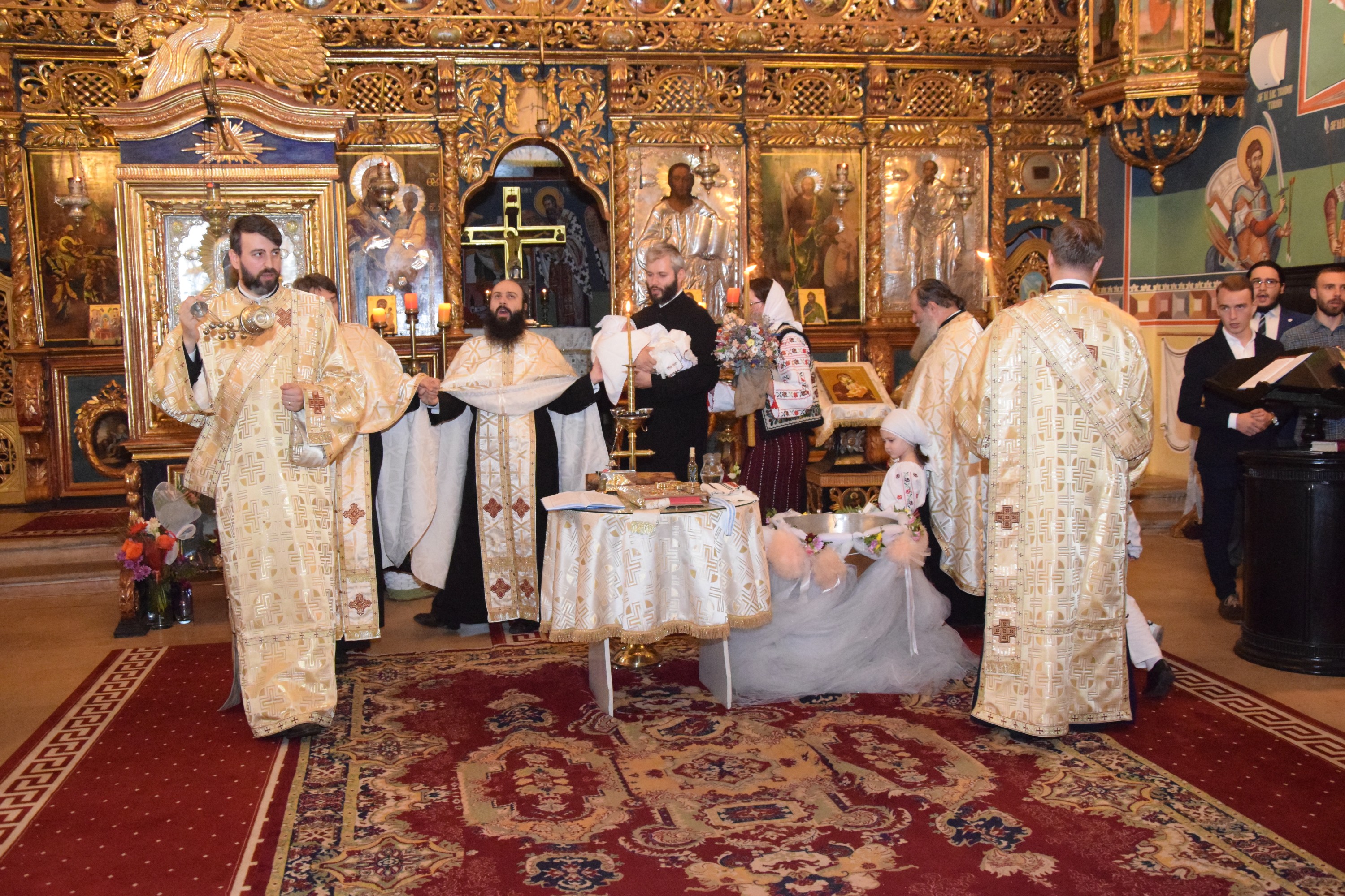 Slujba de încreștinare a pruncului Dimitrie Rusu, oficiată de IPS Mitropolit Teofan Slujba de încreștinare a pruncului Dimitrie Rusu, oficiată de IPS Mitropolit Teofan