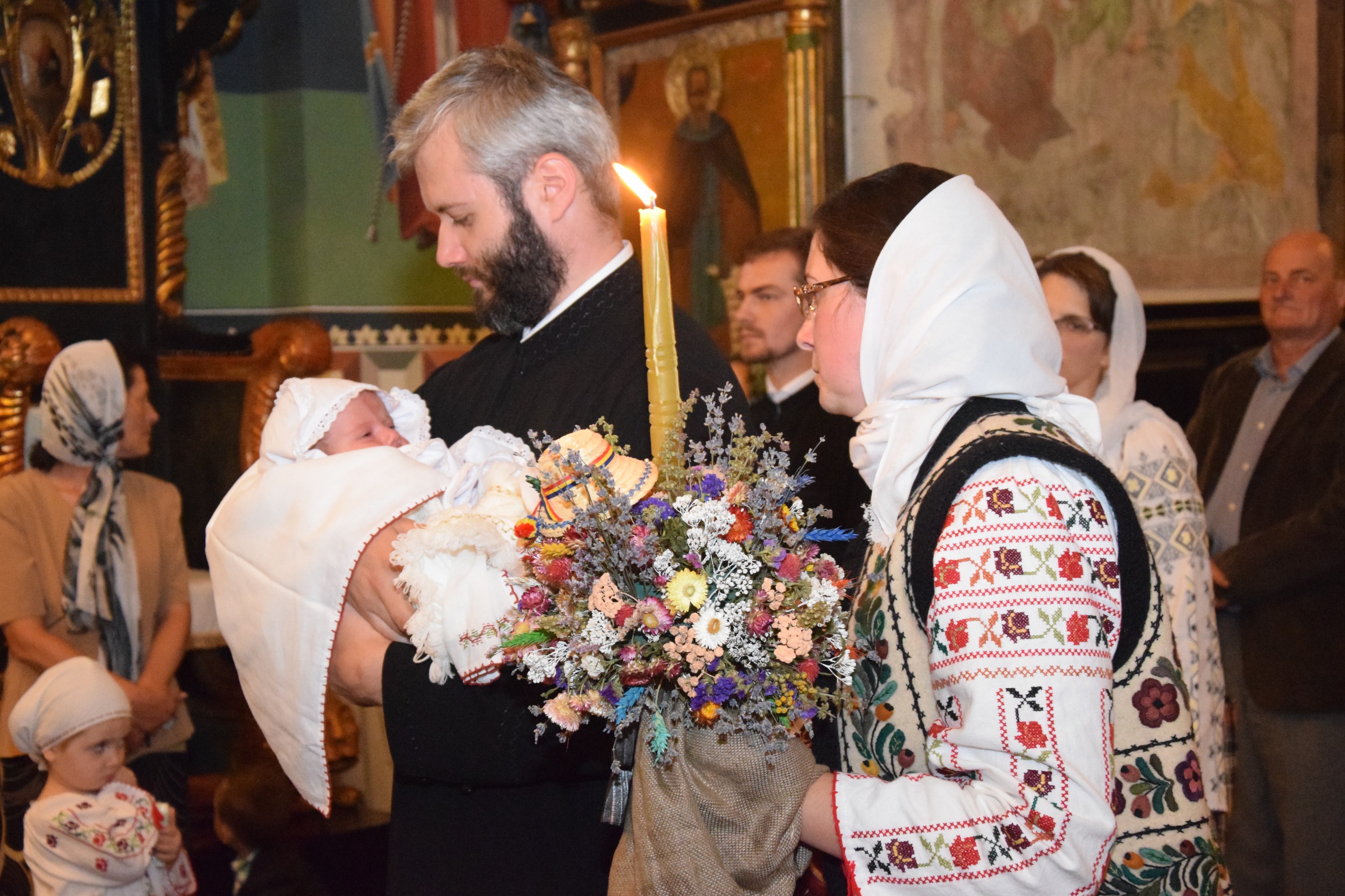 Slujba de încreștinare a pruncului Dimitrie Rusu, oficiată de IPS Mitropolit Teofan Slujba de încreștinare a pruncului Dimitrie Rusu, oficiată de IPS Mitropolit Teofan