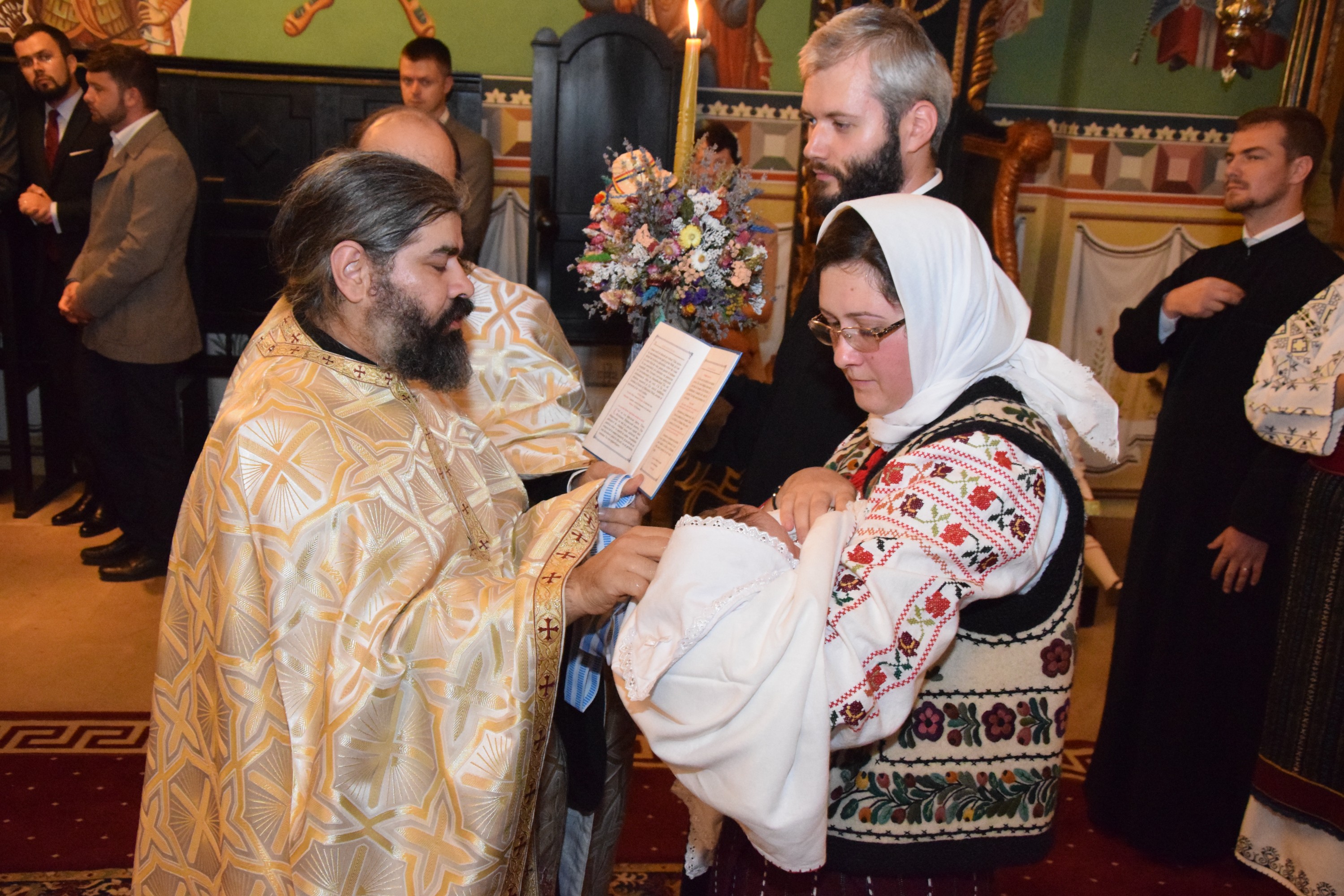 Slujba de încreștinare a pruncului Dimitrie Rusu, oficiată de IPS Mitropolit Teofan Slujba de încreștinare a pruncului Dimitrie Rusu, oficiată de IPS Mitropolit Teofan