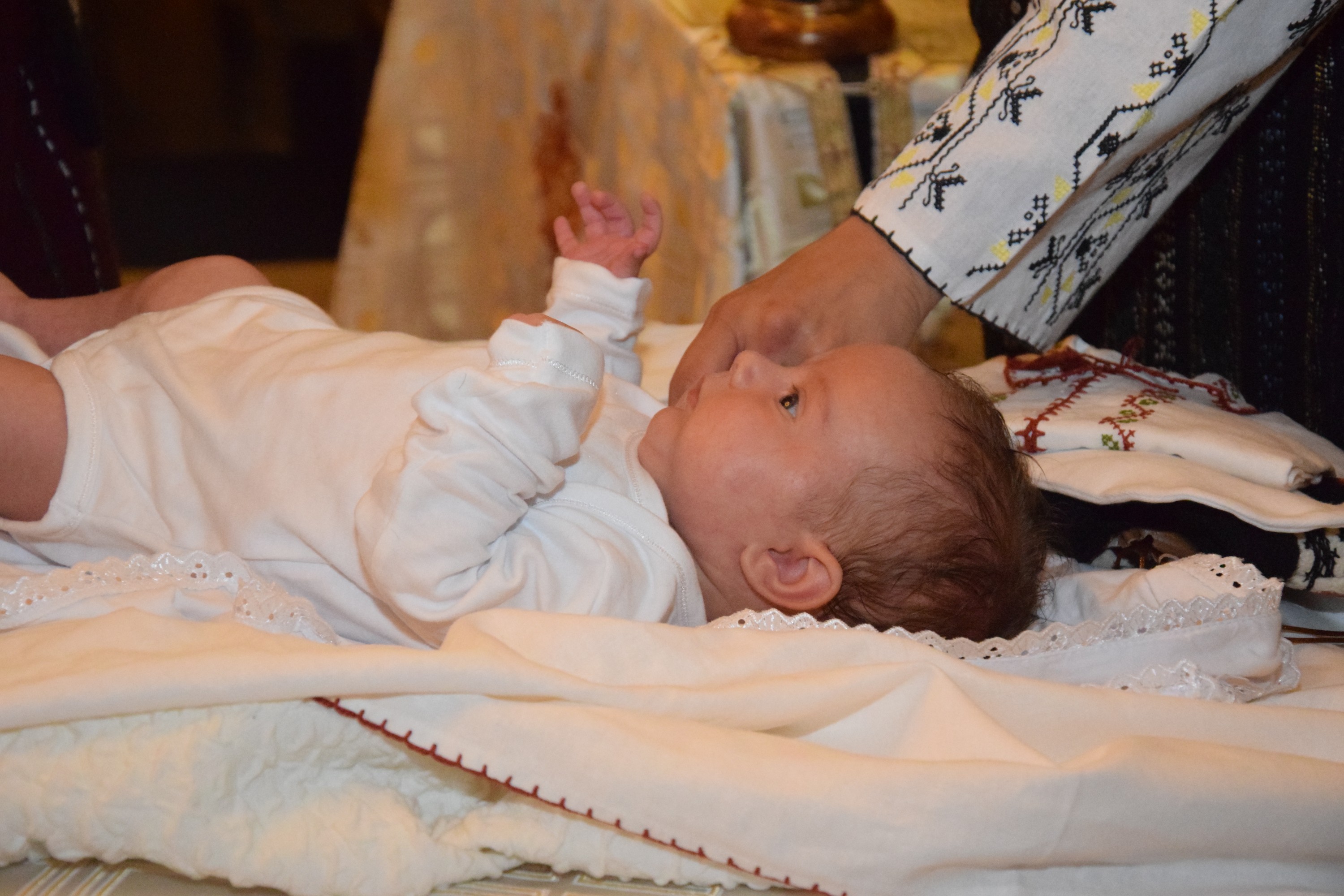 Slujba de încreștinare a pruncului Dimitrie Rusu, oficiată de IPS Mitropolit Teofan Slujba de încreștinare a pruncului Dimitrie Rusu, oficiată de IPS Mitropolit Teofan