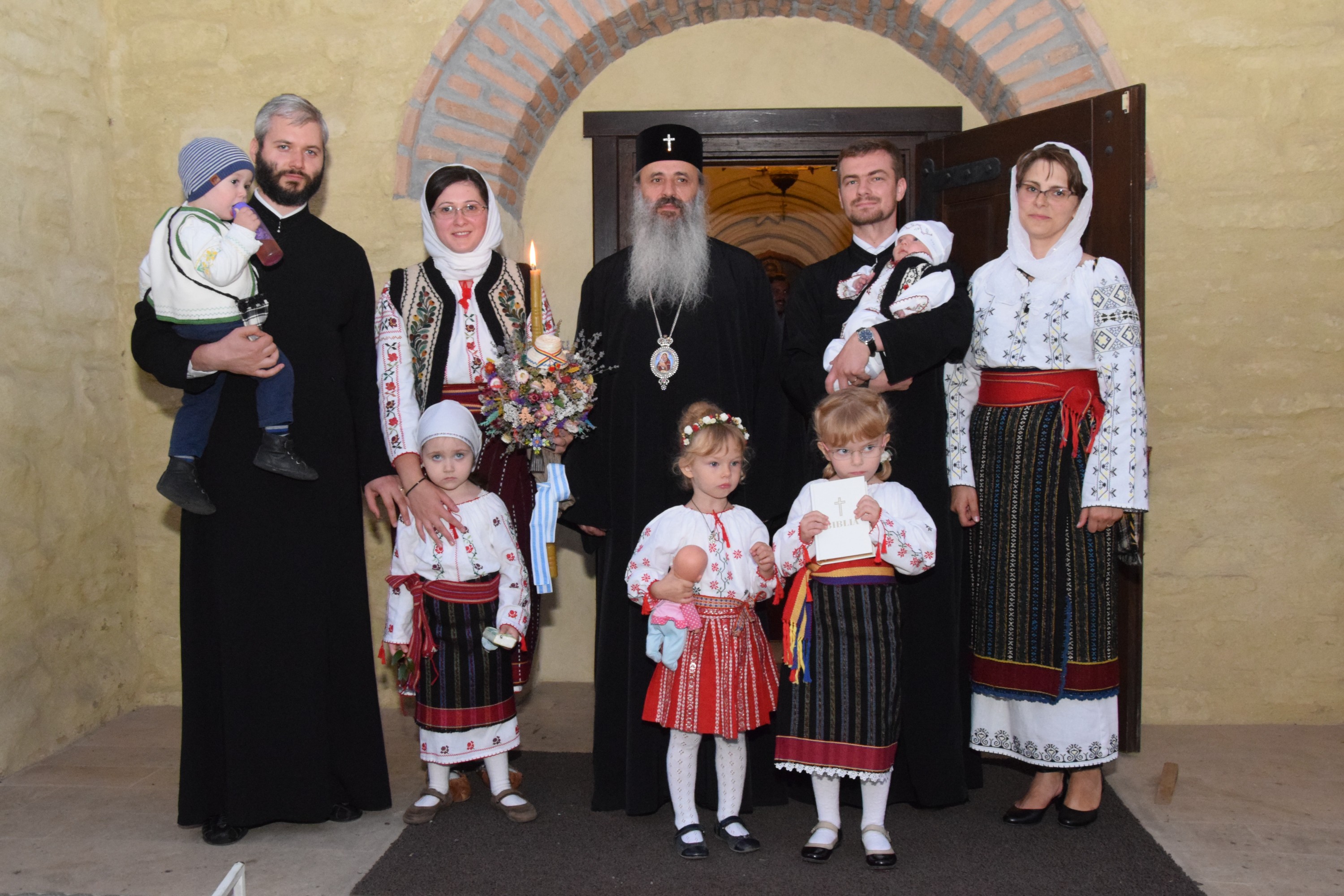 Slujba de încreștinare a pruncului Dimitrie Rusu, oficiată de IPS Mitropolit Teofan Slujba de încreștinare a pruncului Dimitrie Rusu, oficiată de IPS Mitropolit Teofan