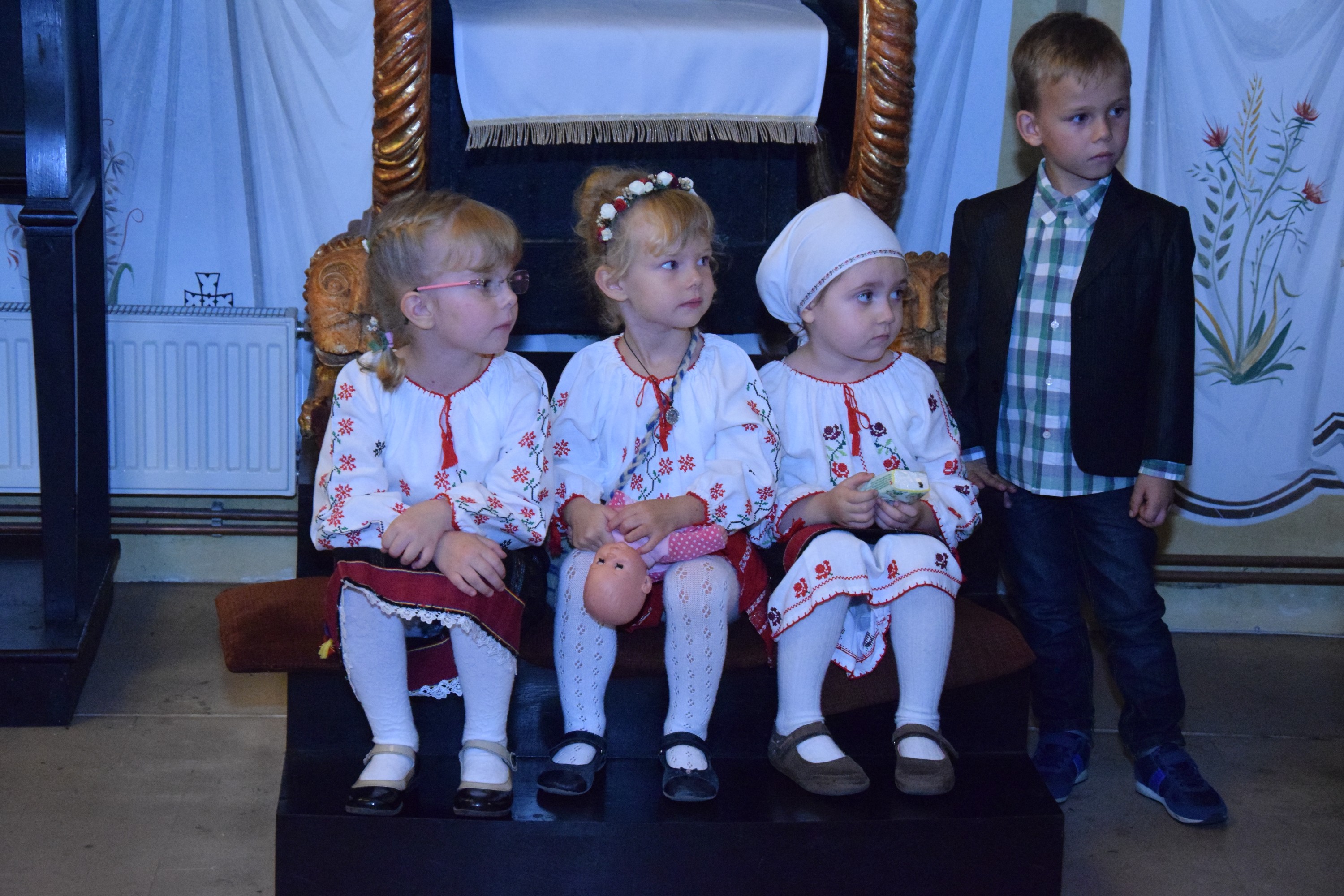 Slujba de încreștinare a pruncului Dimitrie Rusu, oficiată de IPS Mitropolit Teofan Slujba de încreștinare a pruncului Dimitrie Rusu, oficiată de IPS Mitropolit Teofan