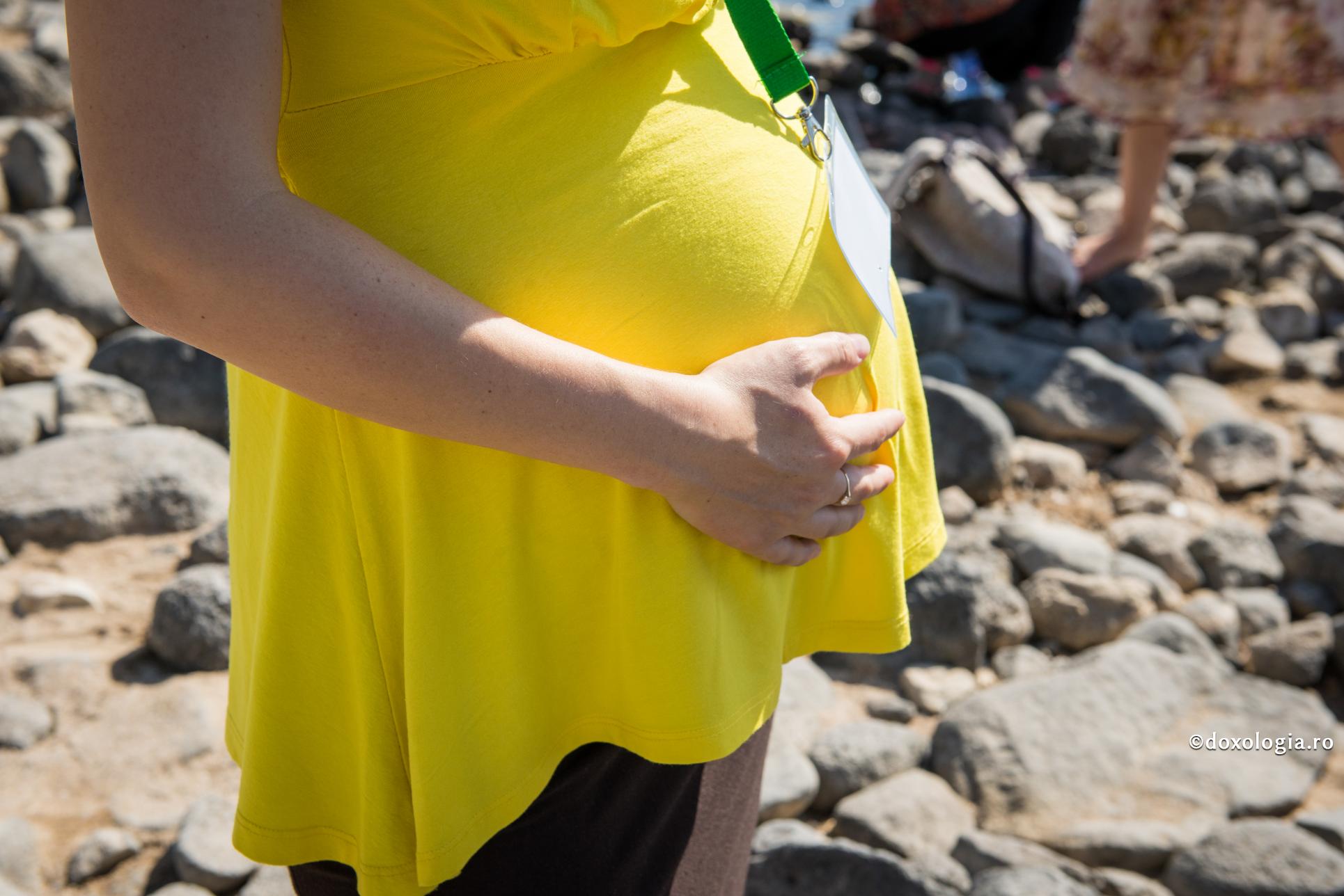 „Sfânta Parascheva ne-a ascultat rugăciunea și ne-a dăruit bucuria de a deveni părinți”