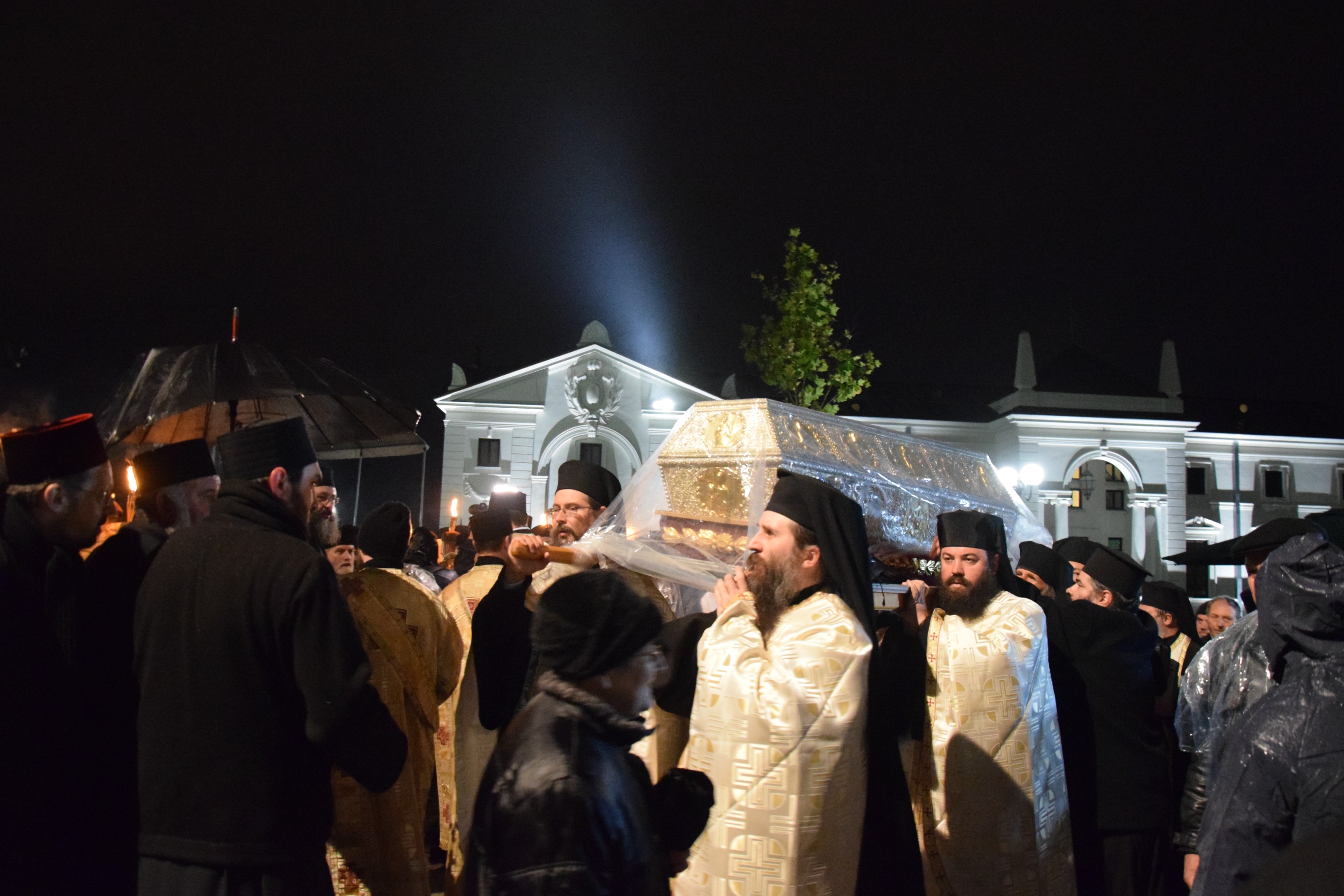 Prin frig și ploaie: pelerini din toată țara au străbătut „Calea Sfinților”