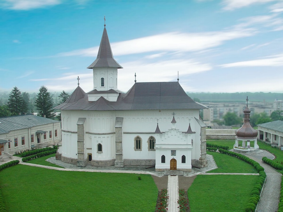 Hramul Catedralei Arhiepiscopale din Roman Hramul Catedralei Arhiepiscopale din Roman