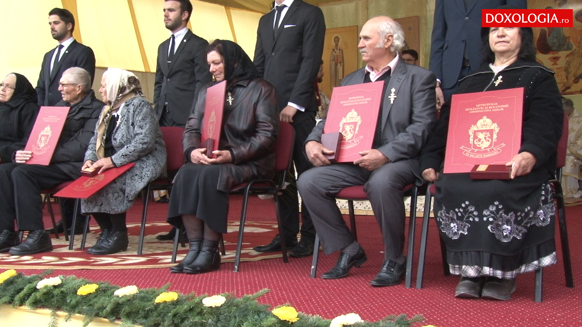 „Crucea Moldavă” la pieptul părinților cu mulți copii