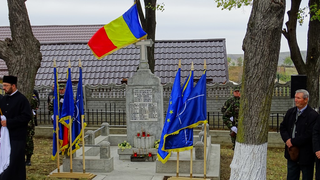 Eroii patriei, comemoraţi la Maxut - Deleni