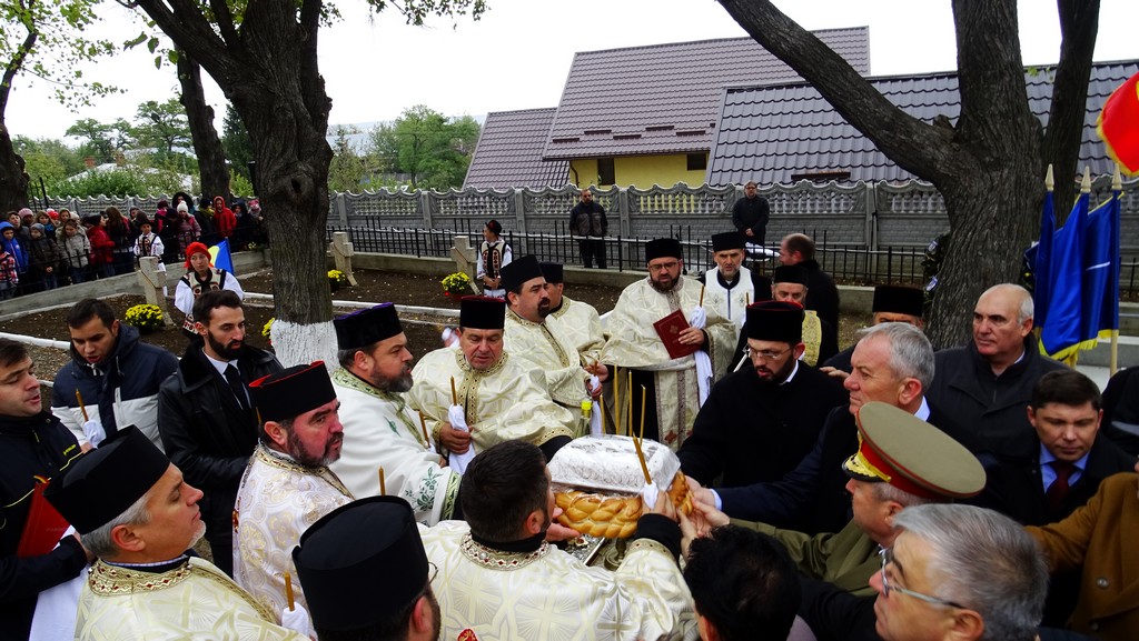 Eroii patriei, comemoraţi la Maxut - Deleni