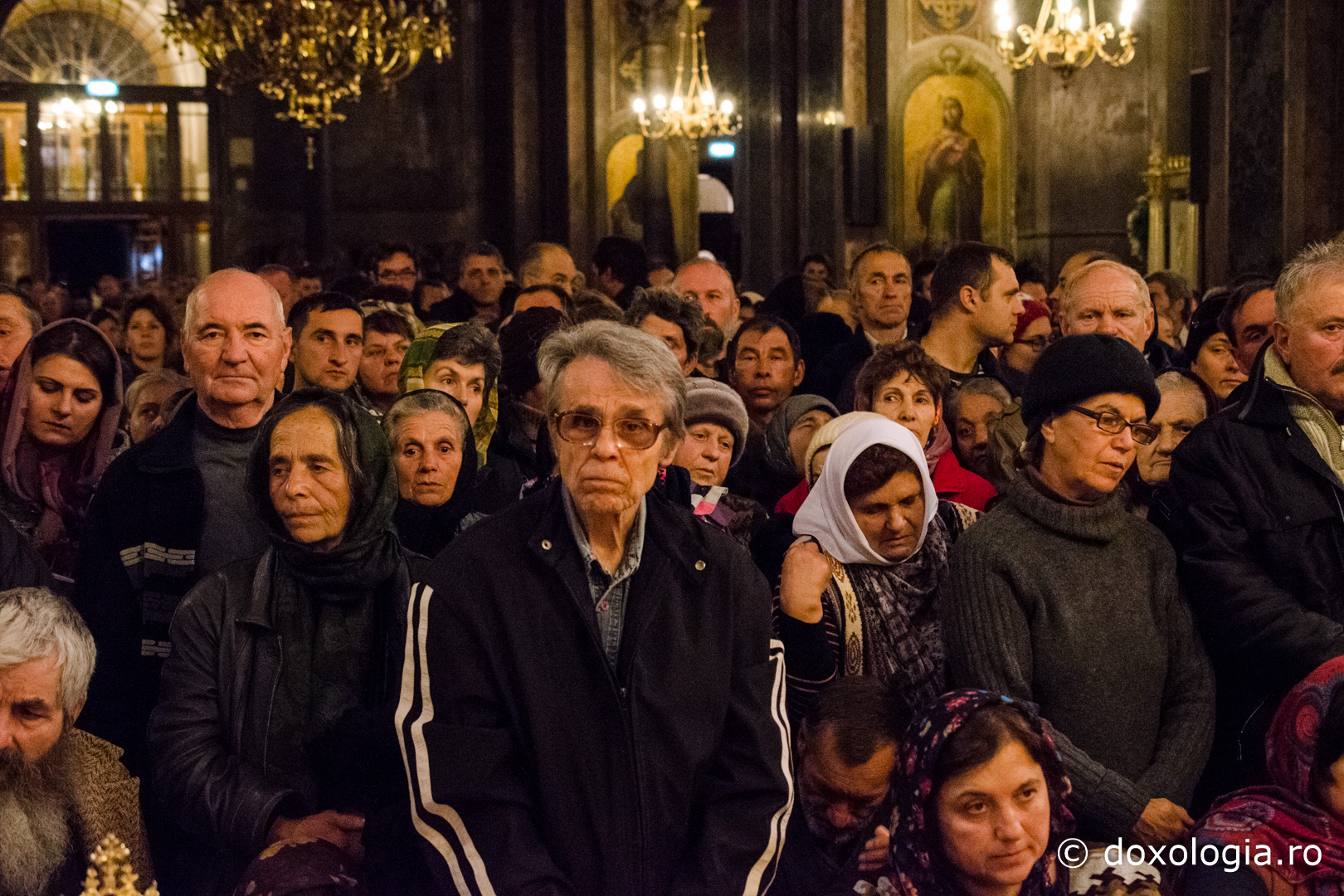 (Foto) Slujba de priveghere a Sfintei Cuvioase Parascheva, la Catedrala Mitropolitană din Iaşi