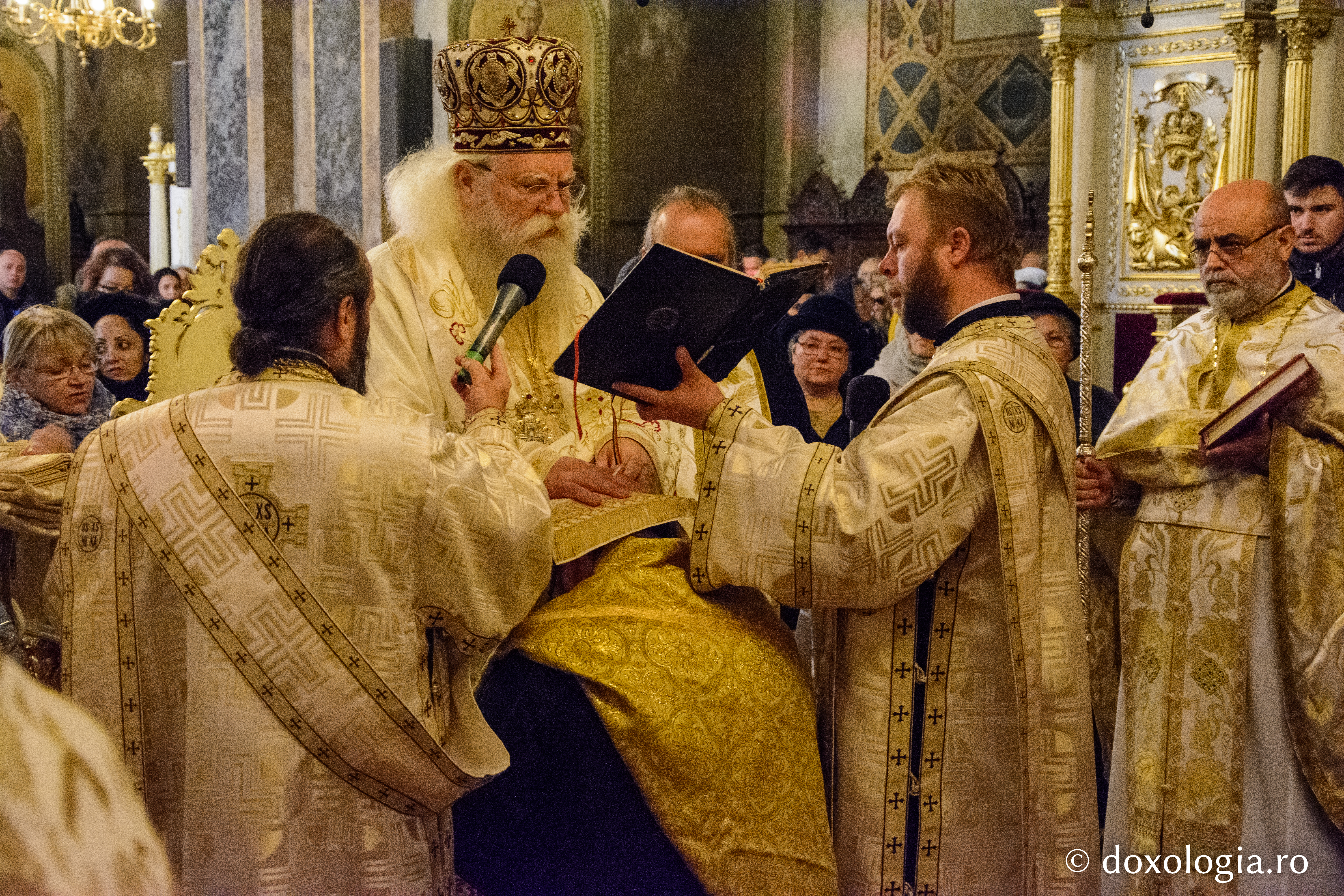 Prima zi de hram - Întâmpinarea pelerinilor (Galerie FOTO)