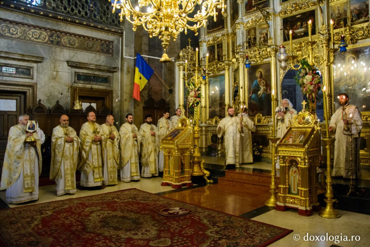 „Oamenii venerează sfintele moaşte din dorinţa de a se împlini sufleteşte“