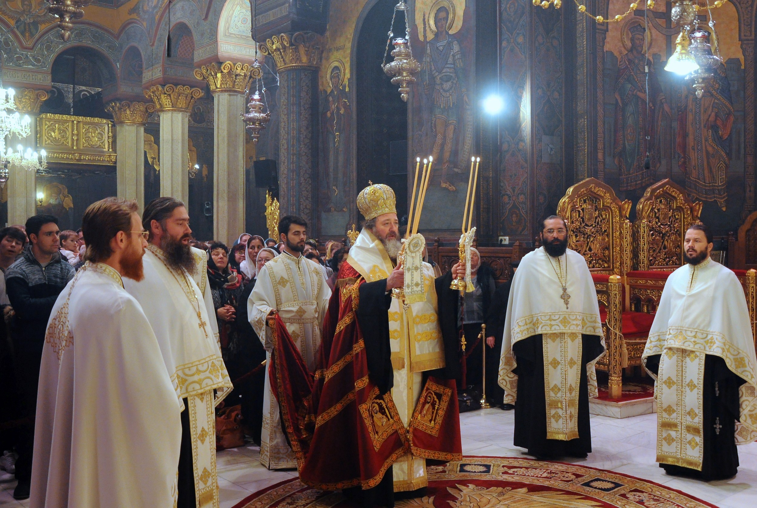 Slujbă de Priveghere pentru Sfinţii Împăraţi Constantin şi mama sa Elena