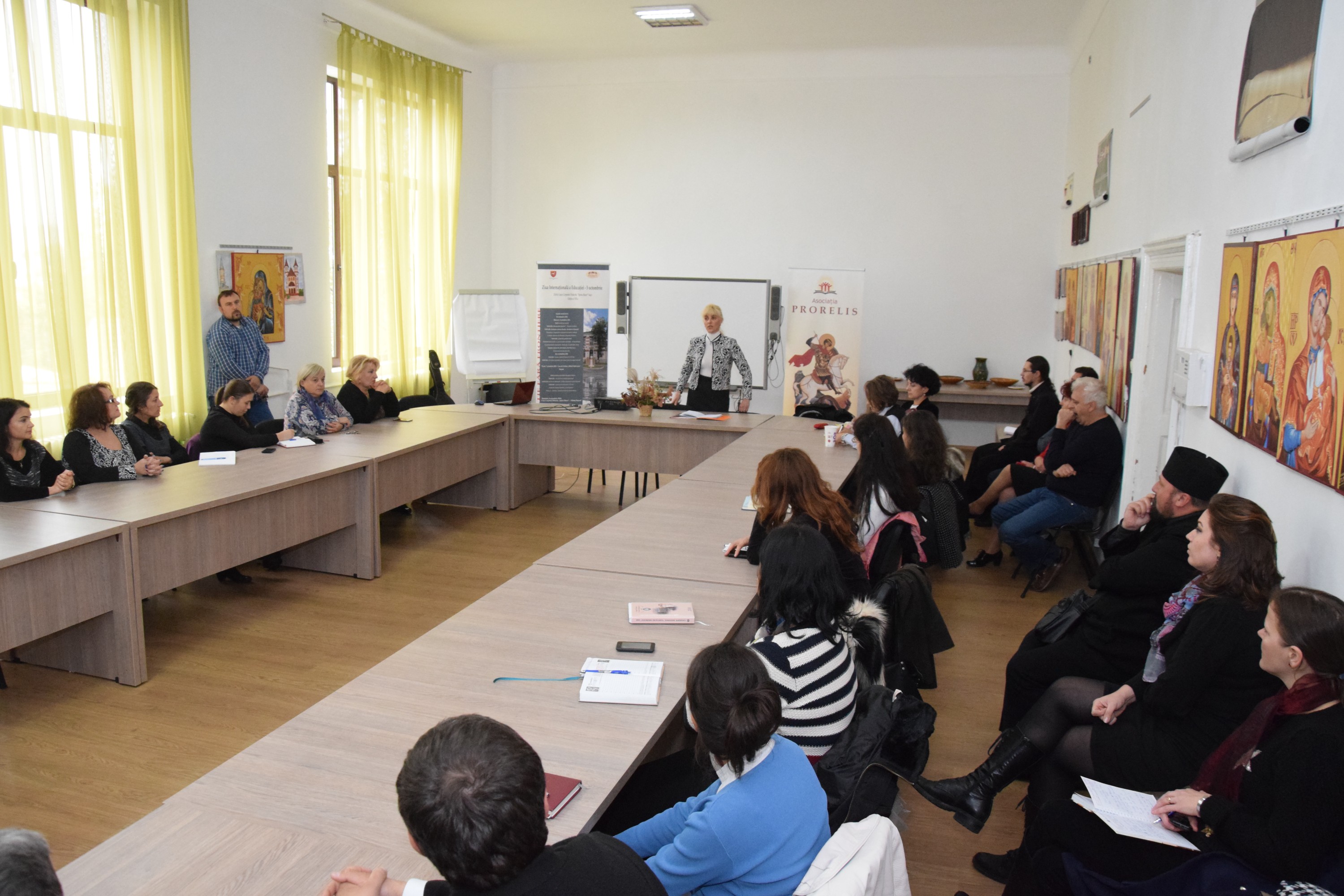 Vernisajul expoziţiei „Sfânta Cuvioasă Parascheva, emblema spiritualităţii ieşene“