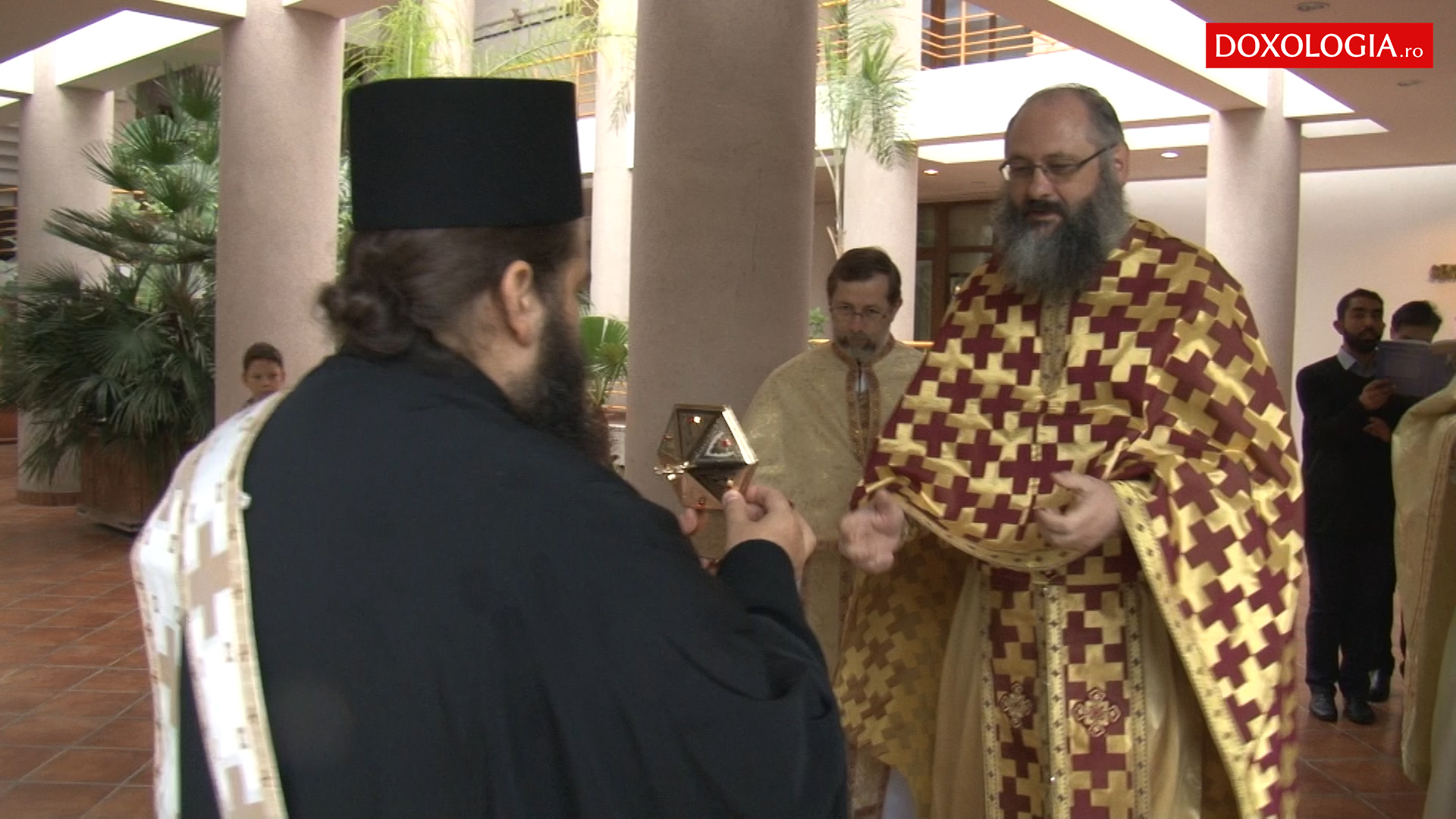 (Video) Sfântul Neofit rămâne la Iași (Video) Sfântul Neofit rămâne la Iași