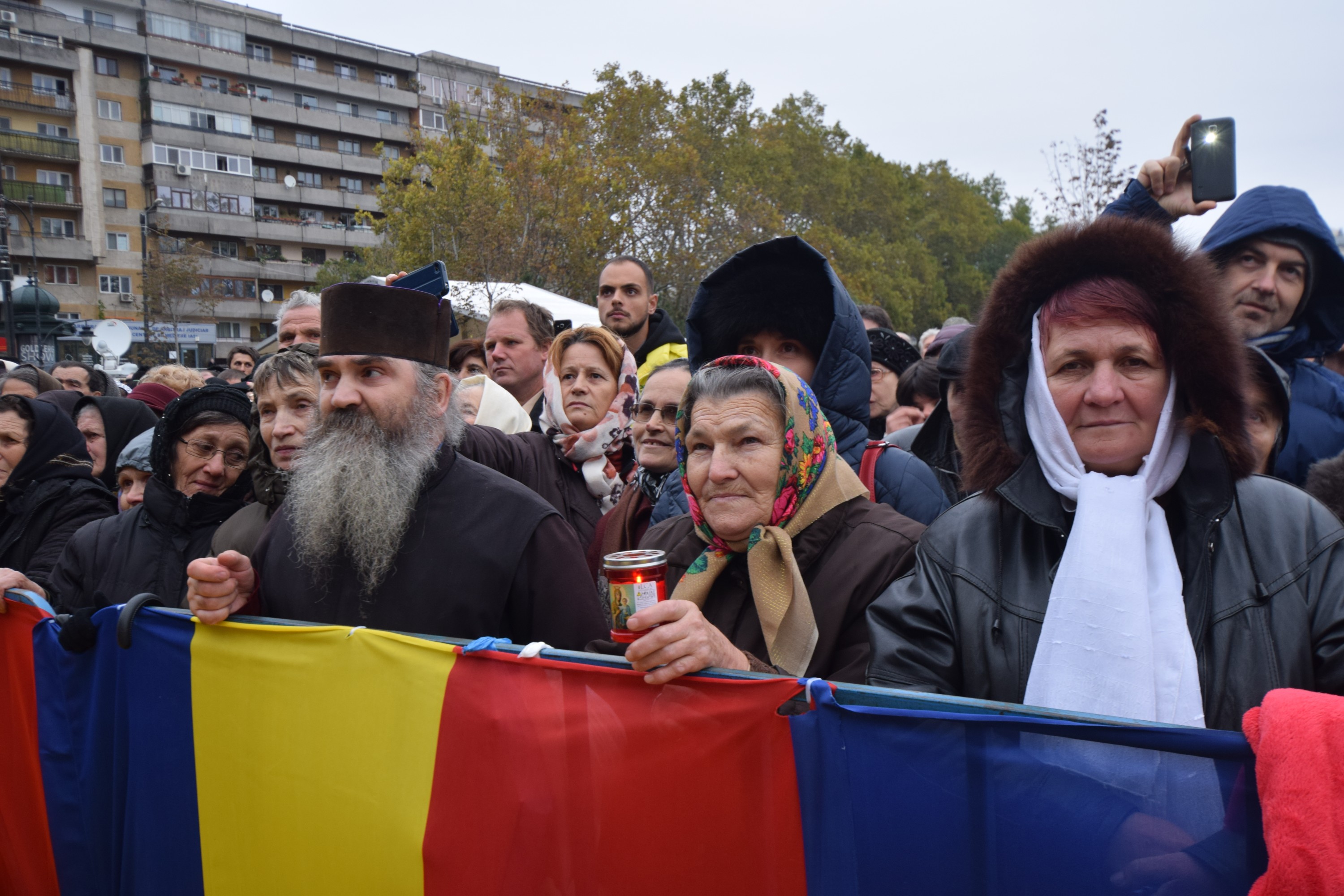 25 000 de pelerini, prezenți la Iași de ziua Sfintei Cuvioase Parascheva 25 000 de pelerini, prezenți la Iași de ziua Sfintei Cuvioase Parascheva