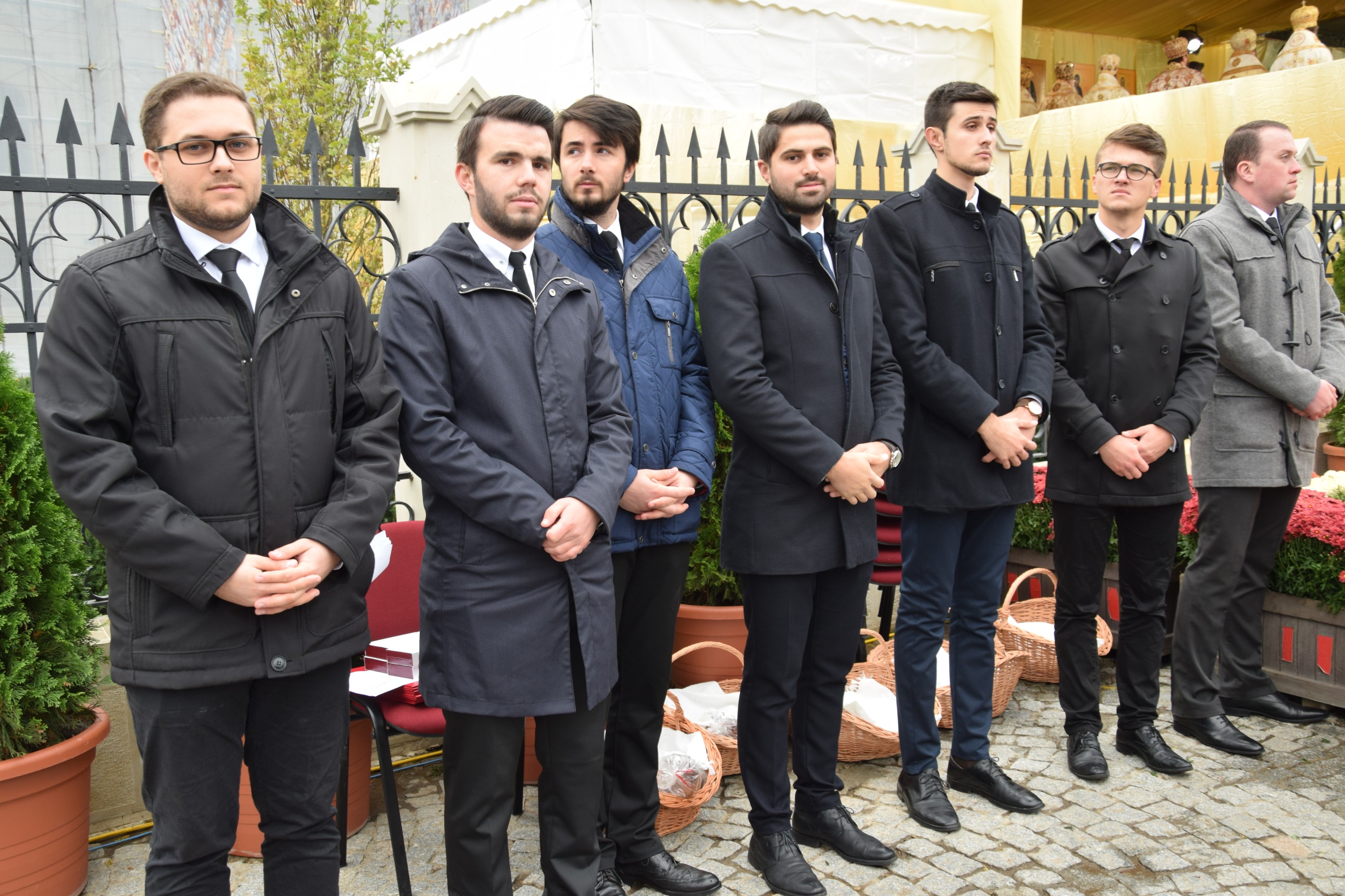 25 000 de pelerini, prezenți la Iași de ziua Sfintei Cuvioase Parascheva 25 000 de pelerini, prezenți la Iași de ziua Sfintei Cuvioase Parascheva
