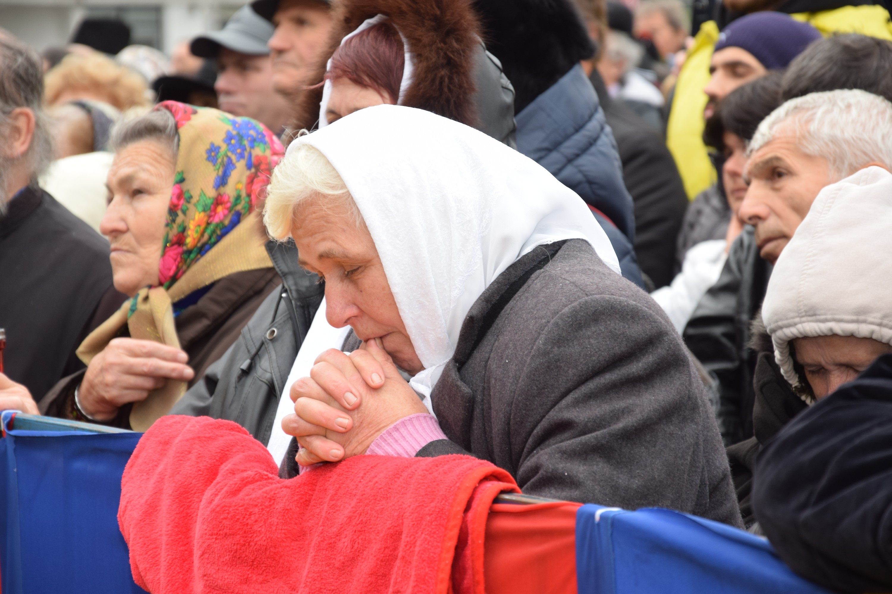 25 000 de pelerini, prezenți la Iași de ziua Sfintei Cuvioase Parascheva 25 000 de pelerini, prezenți la Iași de ziua Sfintei Cuvioase Parascheva